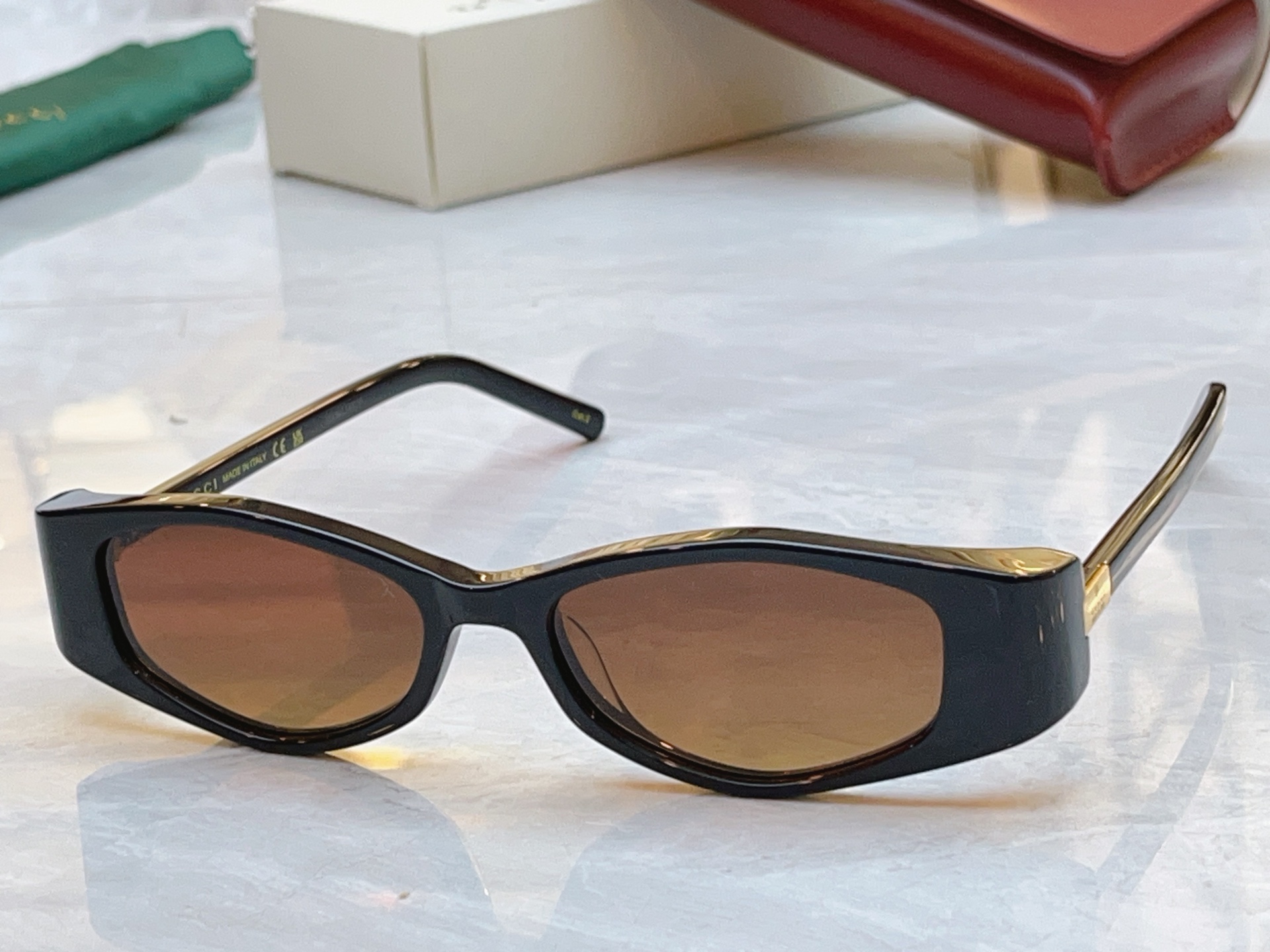 【GUCC*】古*驰新款太阳镜，MODEL：GG2088S，SIZE:52口16-135