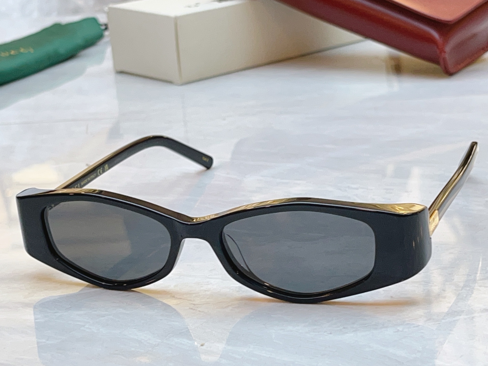 【GUCC*】古*驰新款太阳镜，MODEL：GG2088S，SIZE:52口16-135
