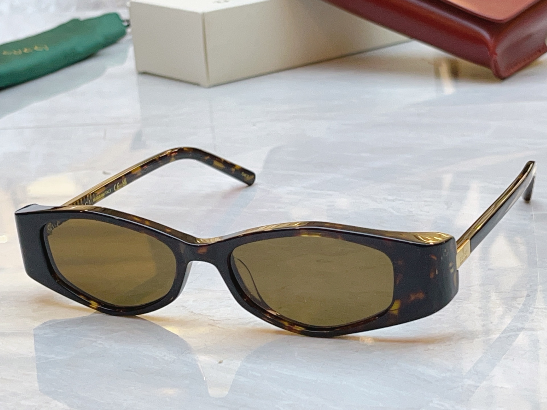 【GUCC*】古*驰新款太阳镜，MODEL：GG2088S，SIZE:52口16-135