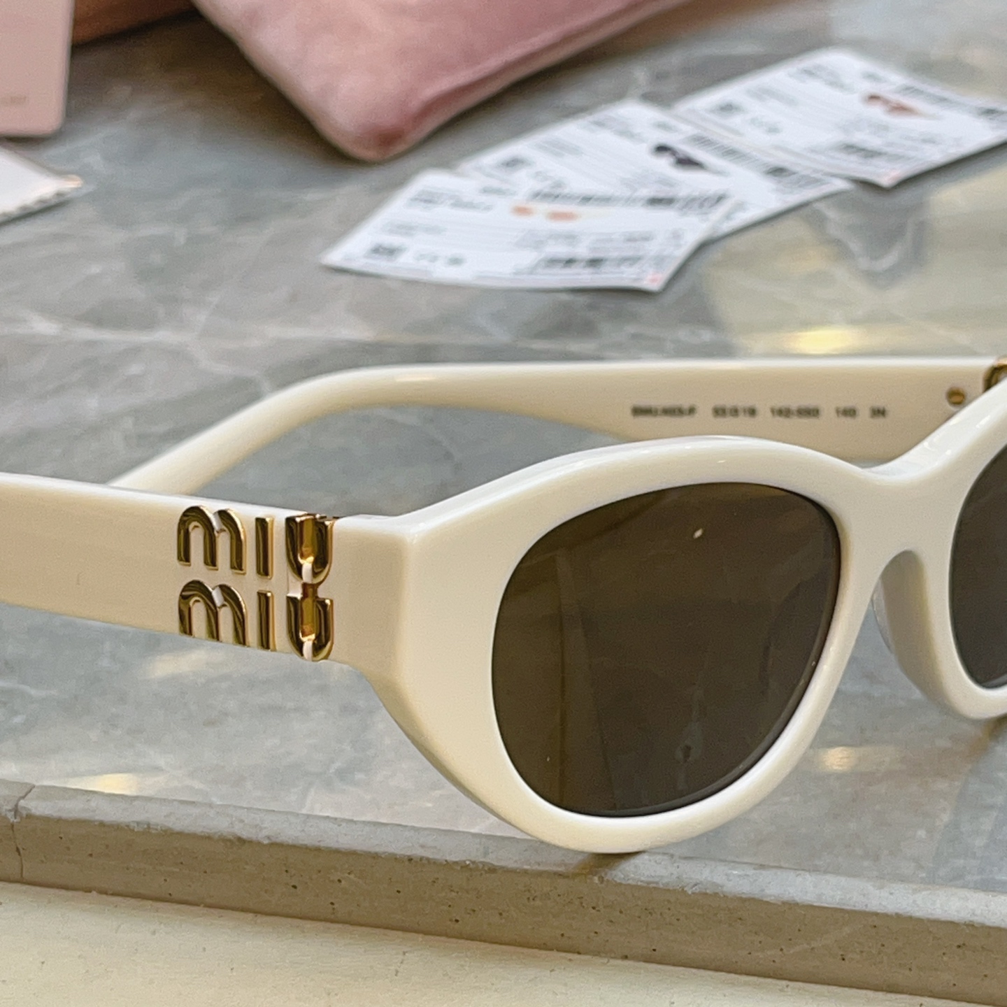 【MIUMI*】缪*缪新款太阳镜🕶️，Mod:SMU A03-F，SIZE:53口19-140 原单高品