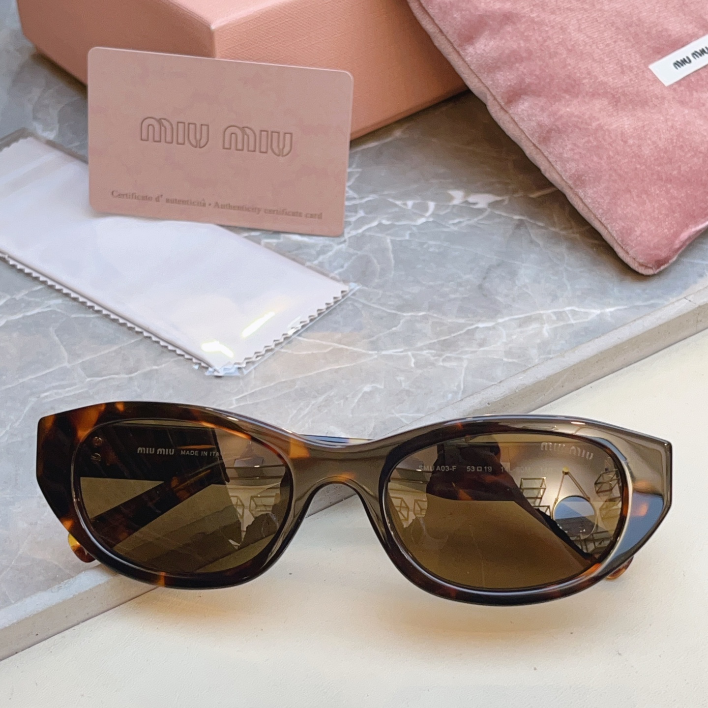 ，【MIUMI*】缪*缪新款太阳镜🕶️，Mod:SMU A03-F，SIZE:53口19-140 原单高品质✨