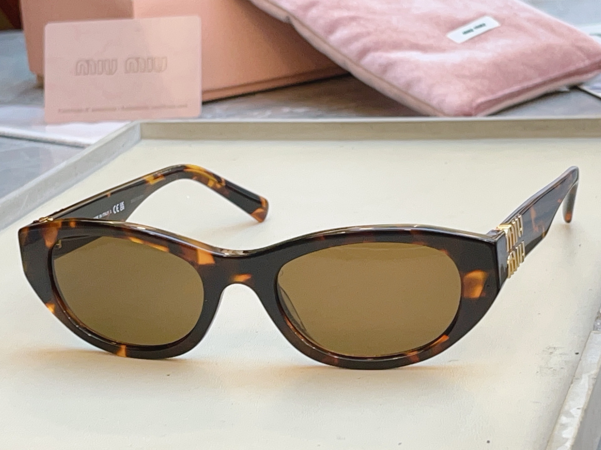 ，【MIUMI*】缪*缪新款太阳镜🕶️，Mod:SMU A03-F，SIZE:53口19-140 原单高品质✨