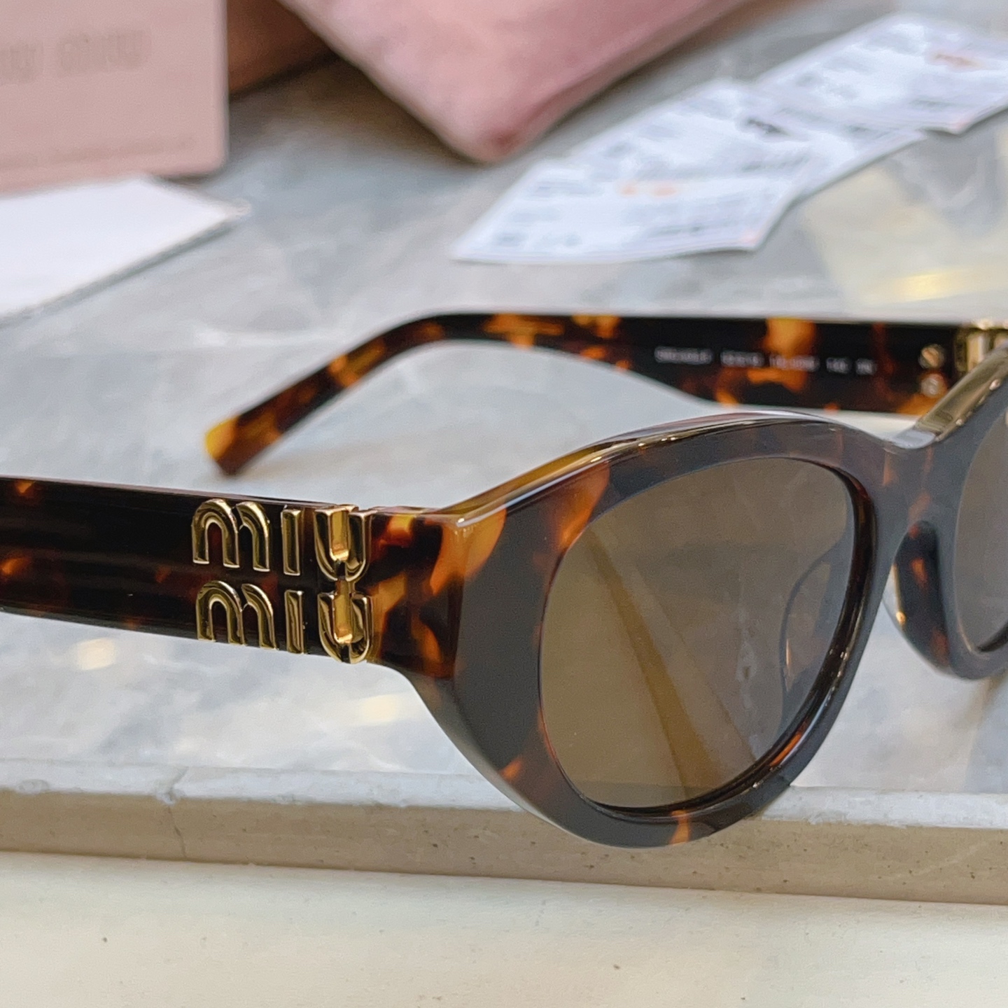 ，【MIUMI*】缪*缪新款太阳镜🕶️，Mod:SMU A03-F，SIZE:53口19-140 原单高品质✨