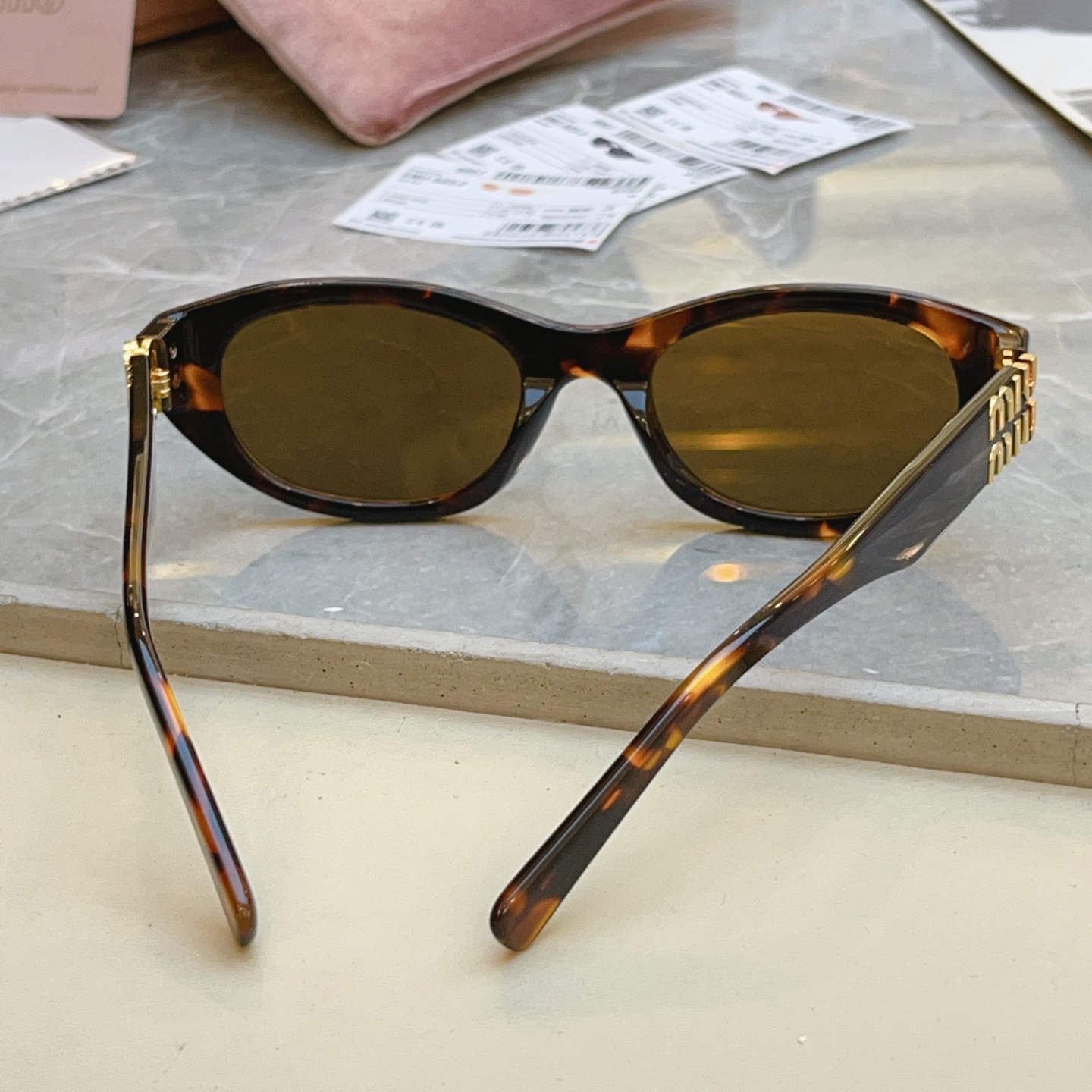 ，【MIUMI*】缪*缪新款太阳镜🕶️，Mod:SMU A03-F，SIZE:53口19-140 原单高品质✨
