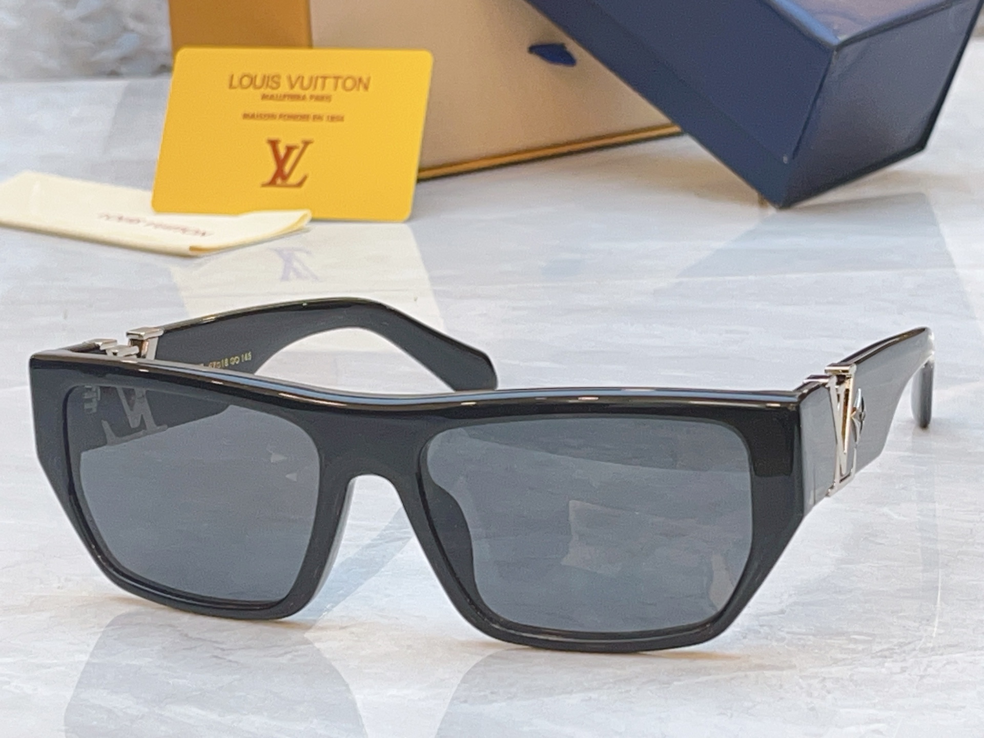 【LOUIS VUITTO*】路易*威登新款太阳镜，MODEL：Z2873U，SIZE：57口18-14