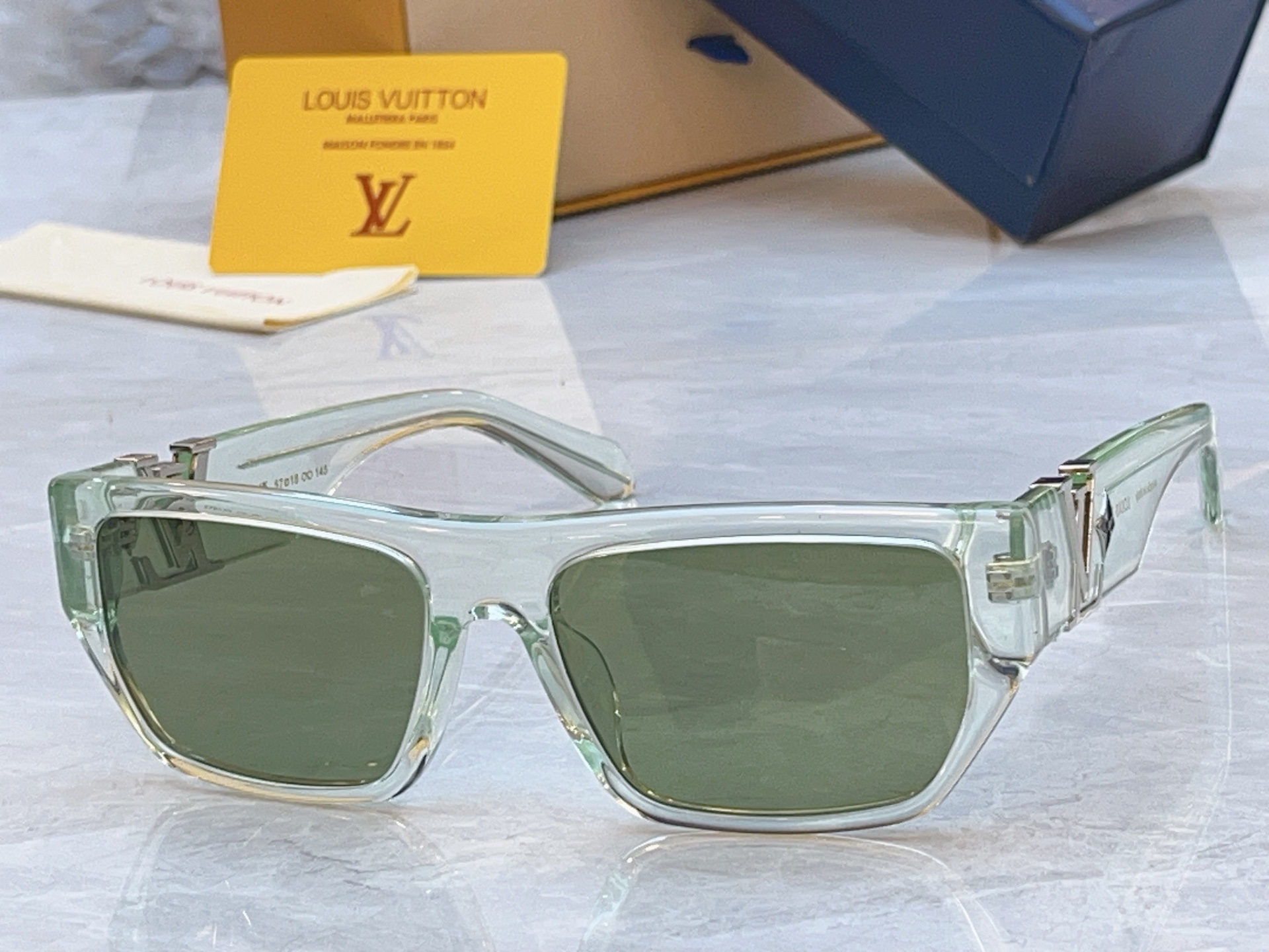 【LOUIS VUITTO*】路易*威登新款太阳镜，MODEL：Z2873U，SIZE：57口18-14