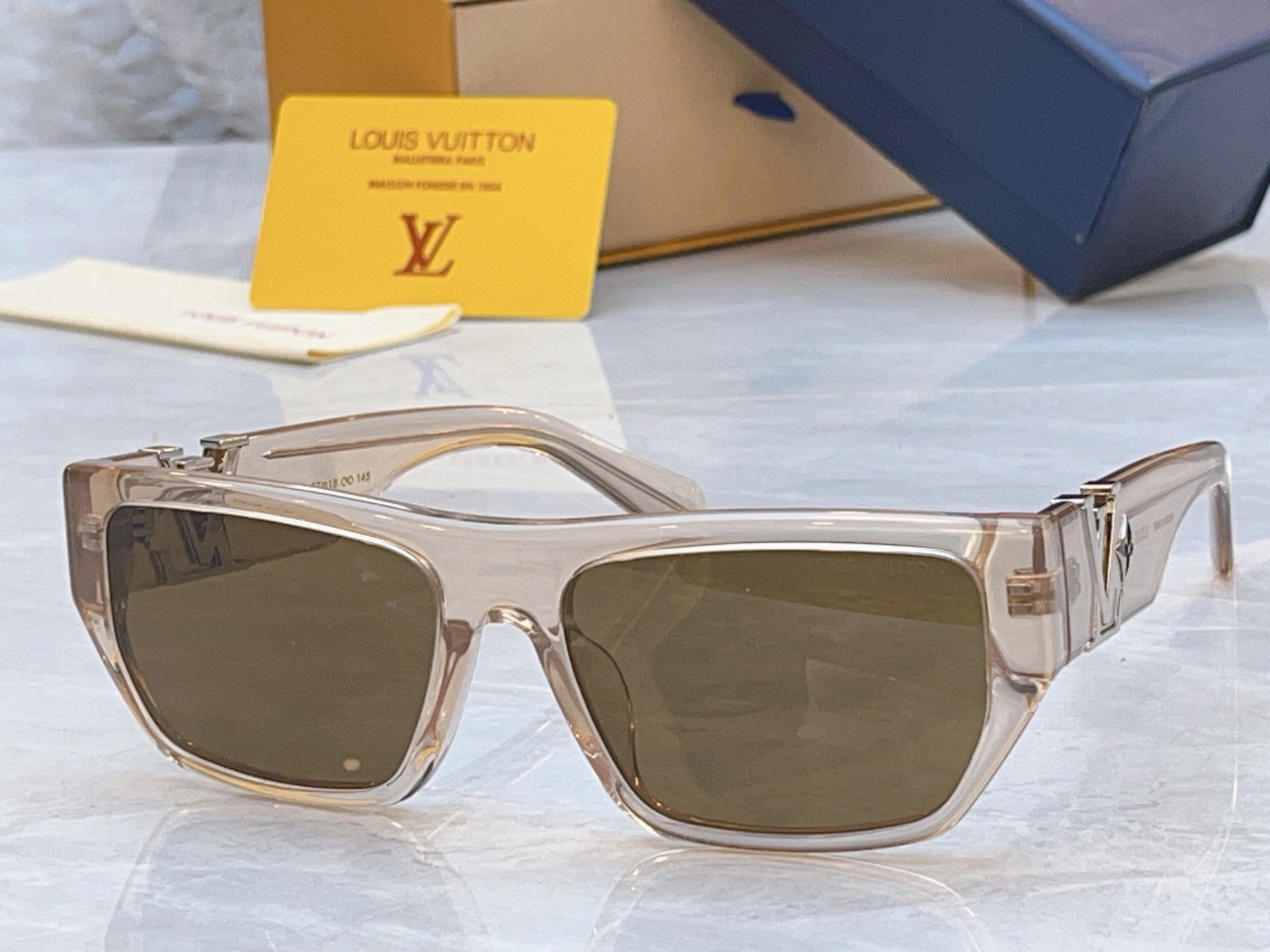 【LOUIS VUITTO*】路易*威登新款太阳镜，MODEL：Z2873U，SIZE：57口18-14