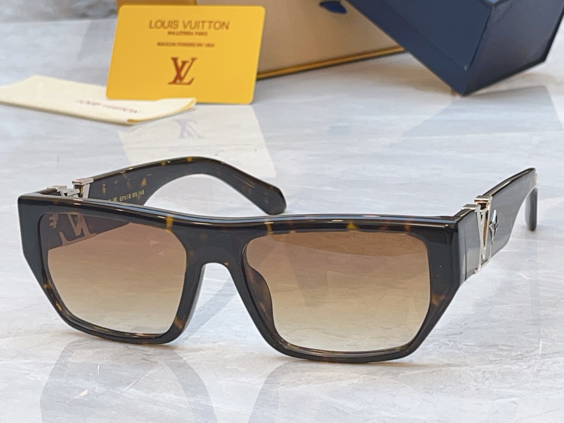【LOUIS VUITTO*】路易*威登新款太阳镜，MODEL：Z2873U，SIZE：57口18-14
