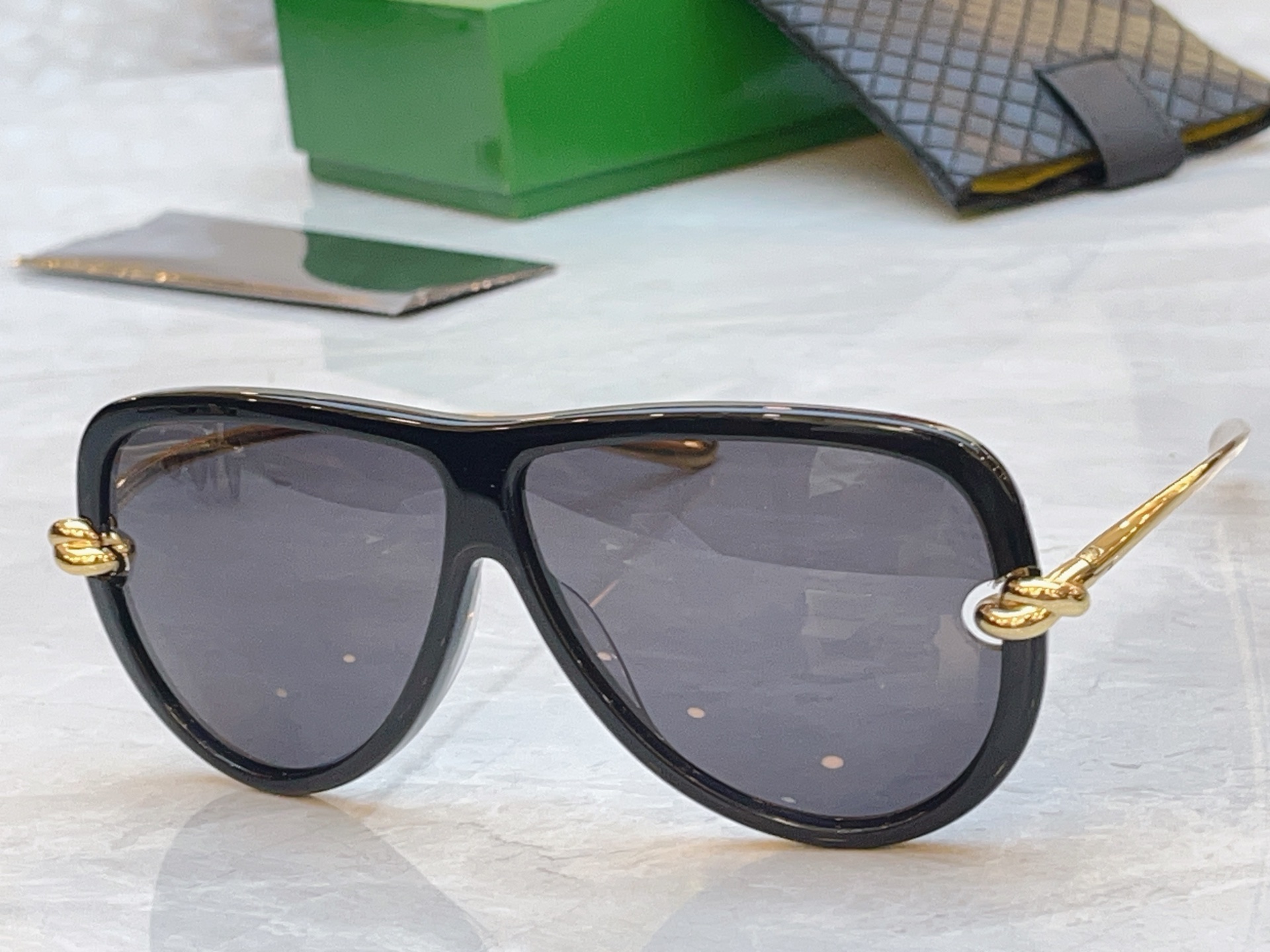【BVLGA*】宝格*丽新款太阳镜，MODEL：BV 1513S，SIZE：60口10-145