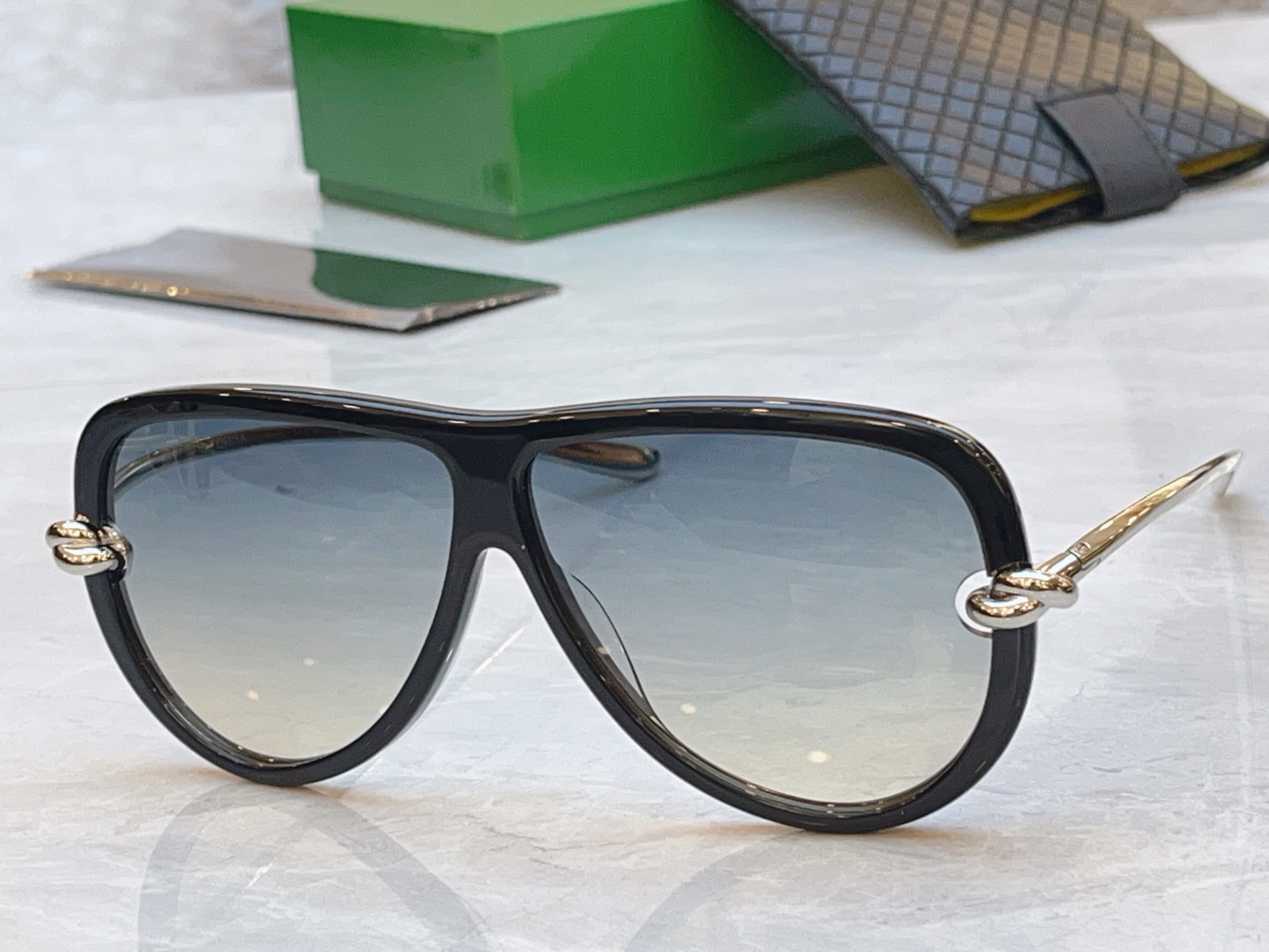 【BVLGA*】宝格*丽新款太阳镜，MODEL：BV 1513S，SIZE：60口10-145