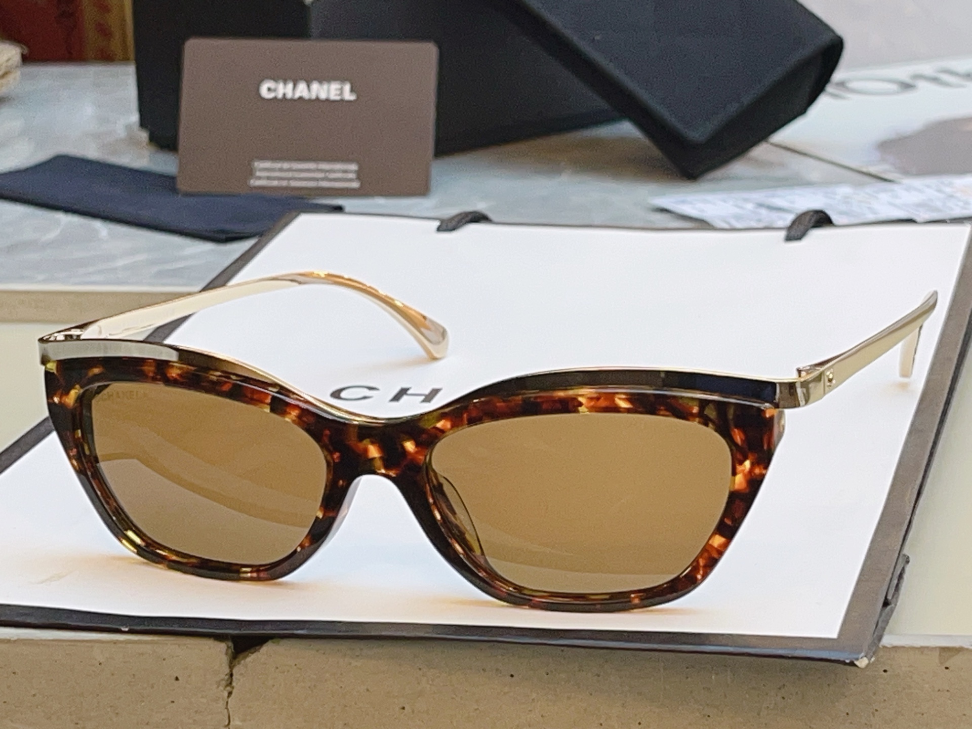 ，【CHANE*】香奈儿新款太阳镜 高版本✨，MODEL：CH4299，SIZE：55口17-140 3N