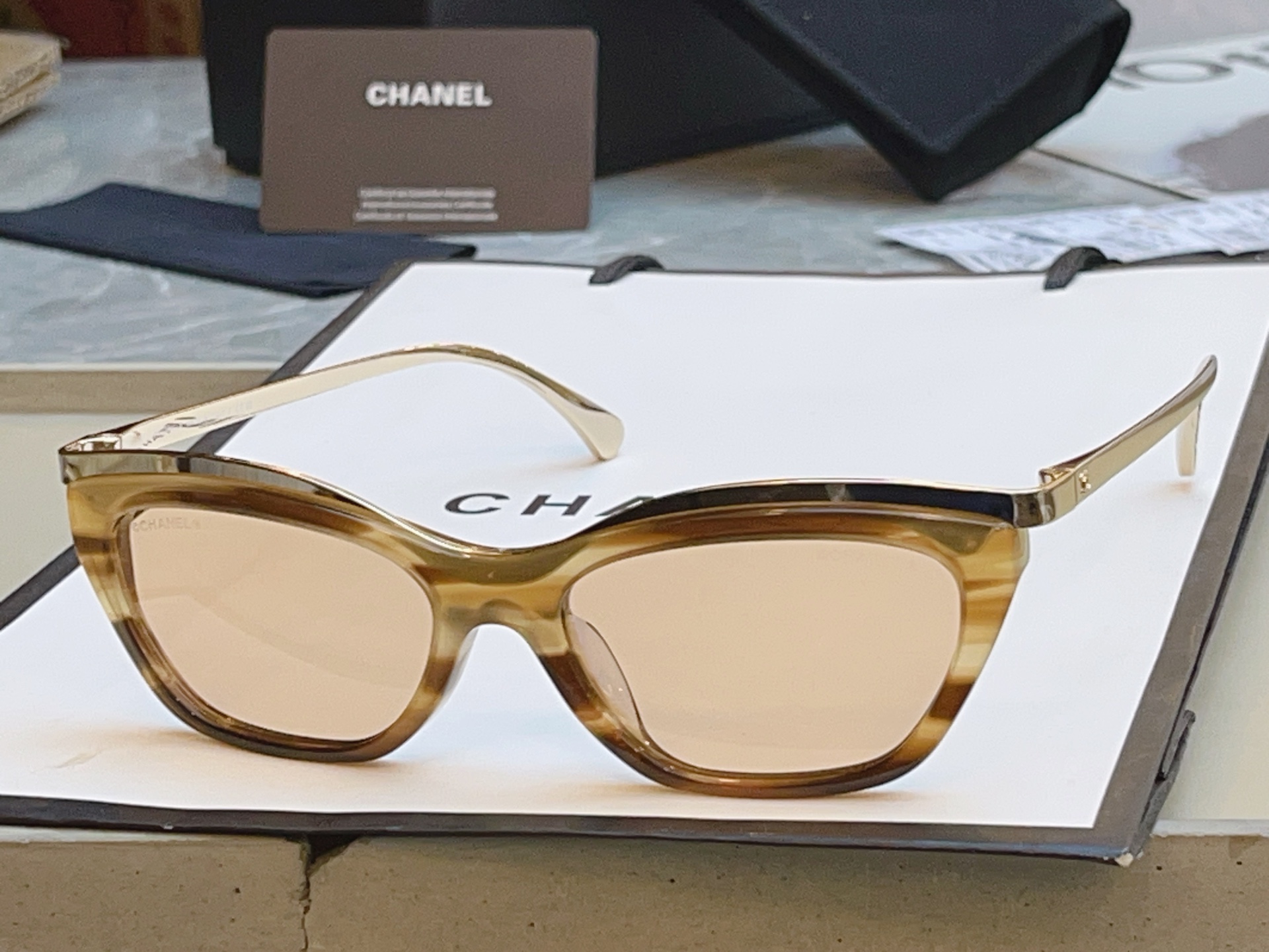，【CHANE*】香奈儿新款太阳镜 高版本✨，MODEL：CH4299，SIZE：55口17-140 3N