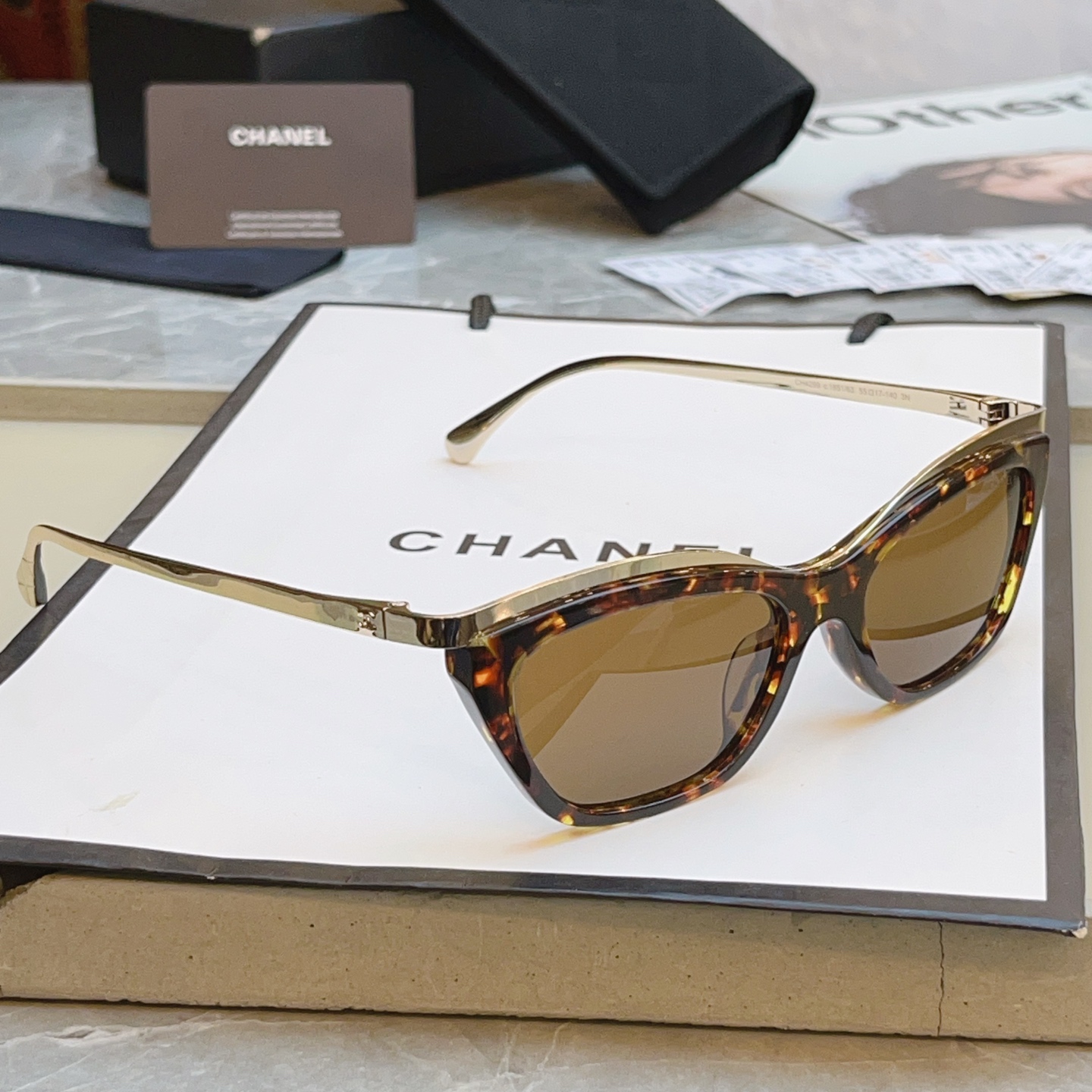 ，【CHANE*】香奈儿新款太阳镜 高版本✨，MODEL：CH4299，SIZE：55口17-140 3N