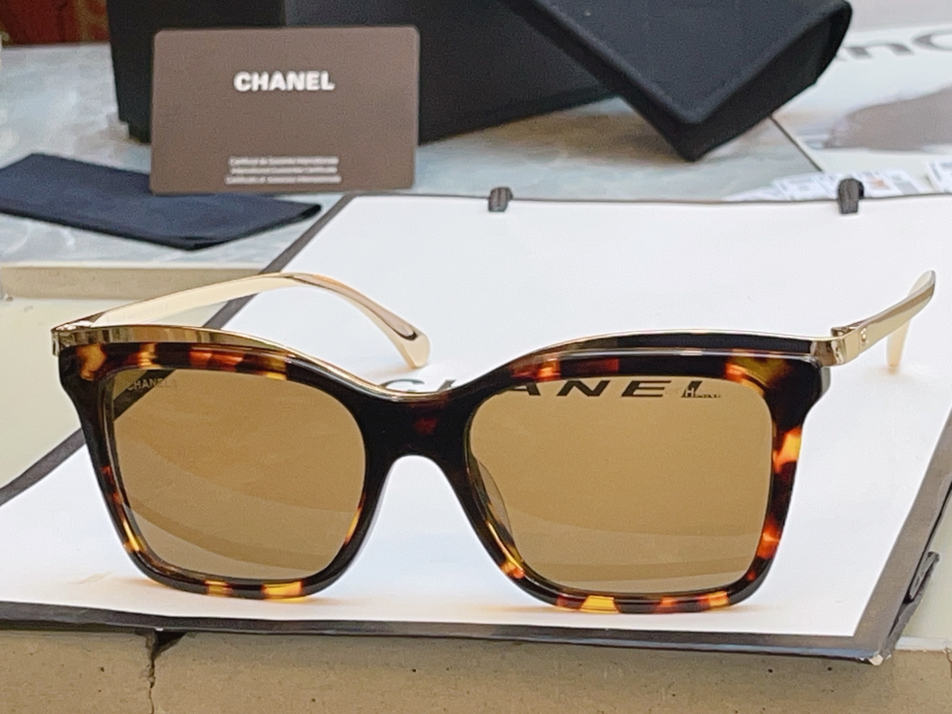 ，【CHANE*】香奈儿新款太阳镜 高版本✨，MODEL：CH4301，SIZE：54口17-140 3N