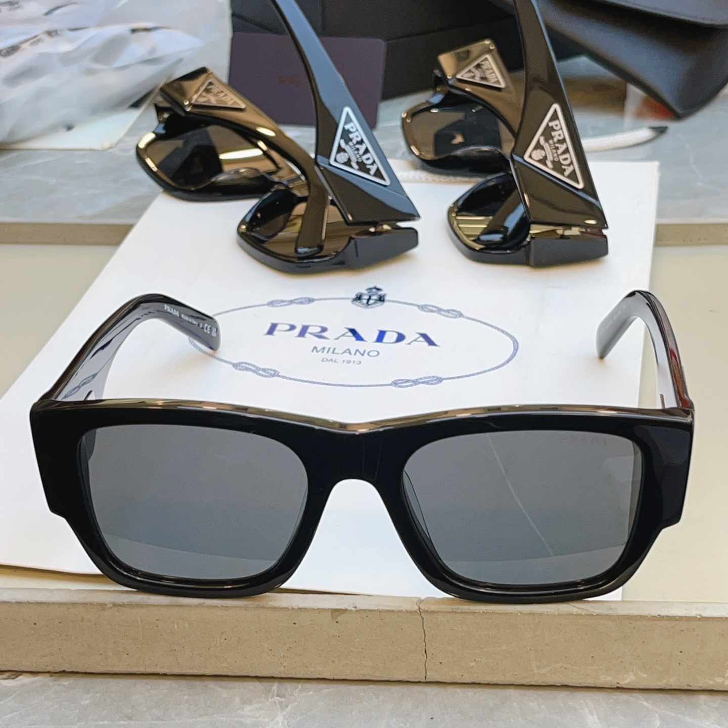 ，【PRAD*】普拉*达新款太阳镜🕶️ 高版本✨，MODEL：SPR 10Z-F，SIZE：55口19-140