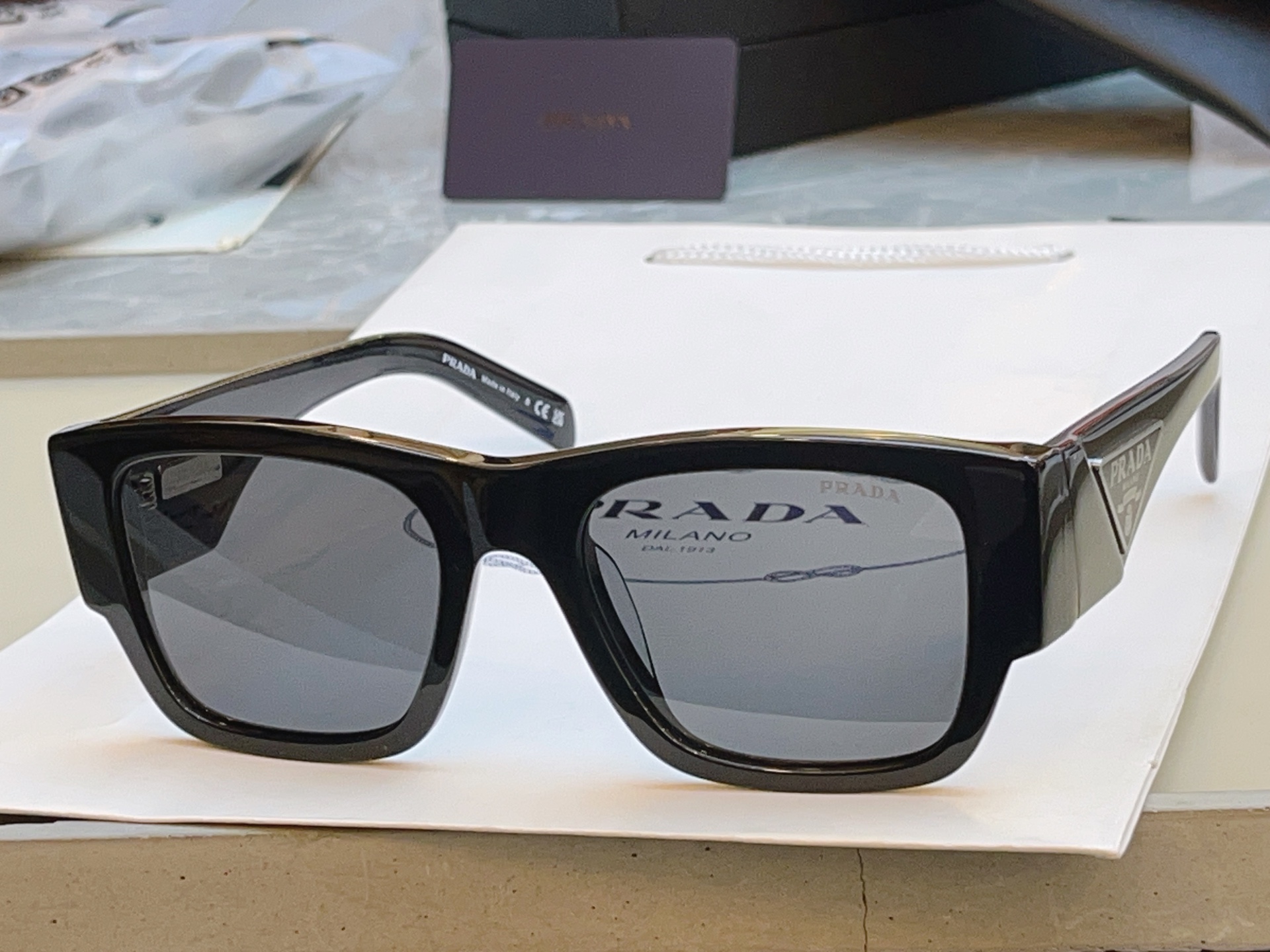 ，【PRAD*】普拉*达新款太阳镜🕶️ 高版本✨，MODEL：SPR 10Z-F，SIZE：55口19-140