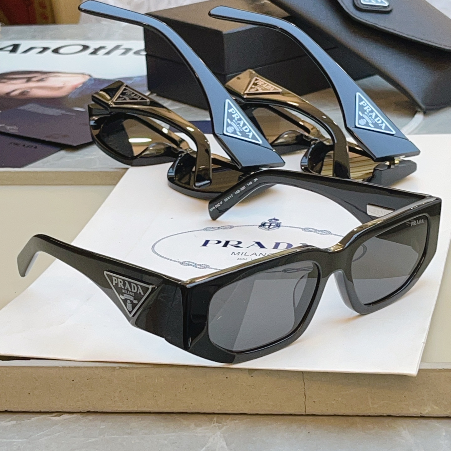 ，【PRAD*】普拉*达新款太阳镜🕶️ 高版本✨，MODEL：SPR 09Z-F，SIZE：55口17-140