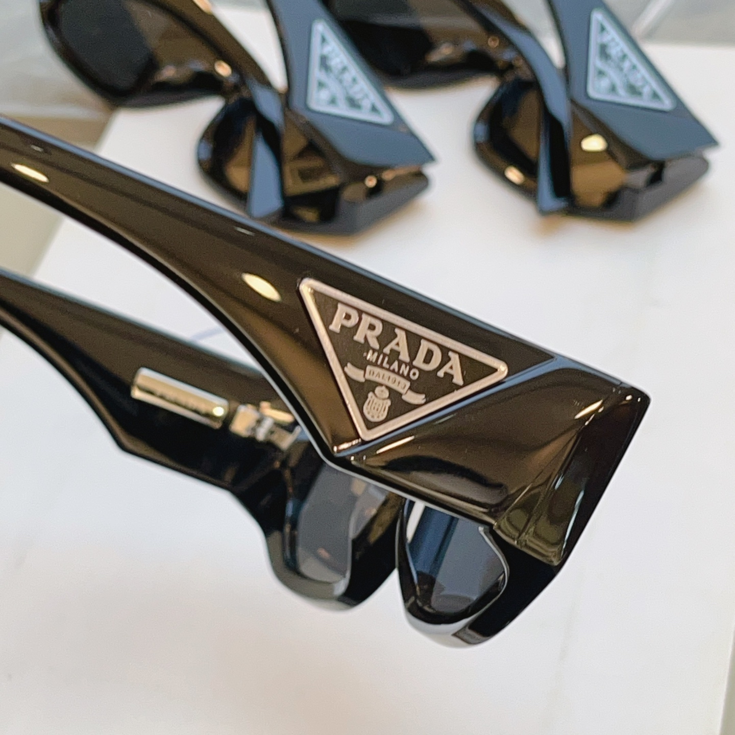 ，【PRAD*】普拉*达新款太阳镜🕶️ 高版本✨，MODEL：SPR 09Z-F，SIZE：55口17-140