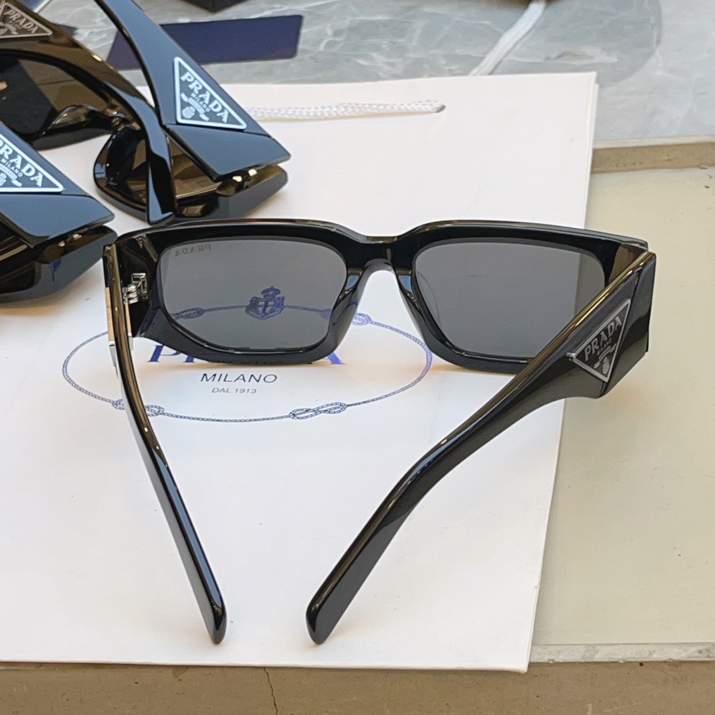 ，【PRAD*】普拉*达新款太阳镜🕶️ 高版本✨，MODEL：SPR 09Z-F，SIZE：55口17-140