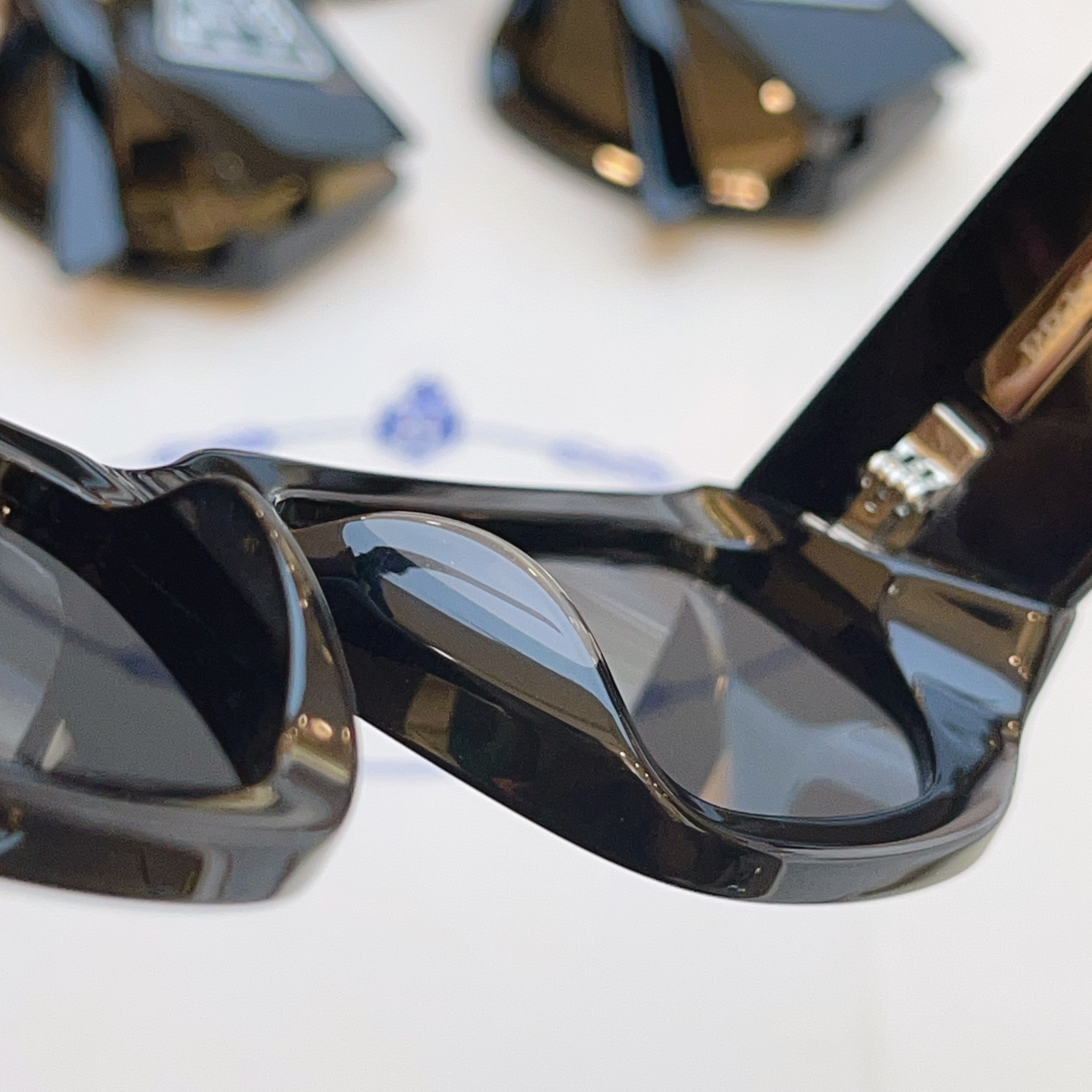 ，【PRAD*】普拉*达新款太阳镜🕶️ 高版本✨，MODEL：SPR 09Z-F，SIZE：55口17-140