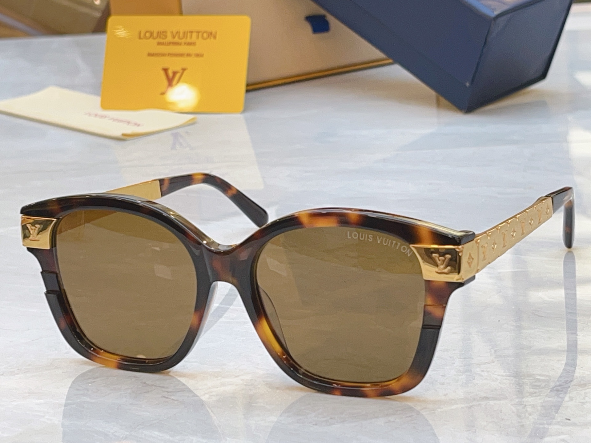 ，【LOUIS VUITTO*】路易*威登新款太阳镜，MODEL：Z3182E，SIZE：53口17-145