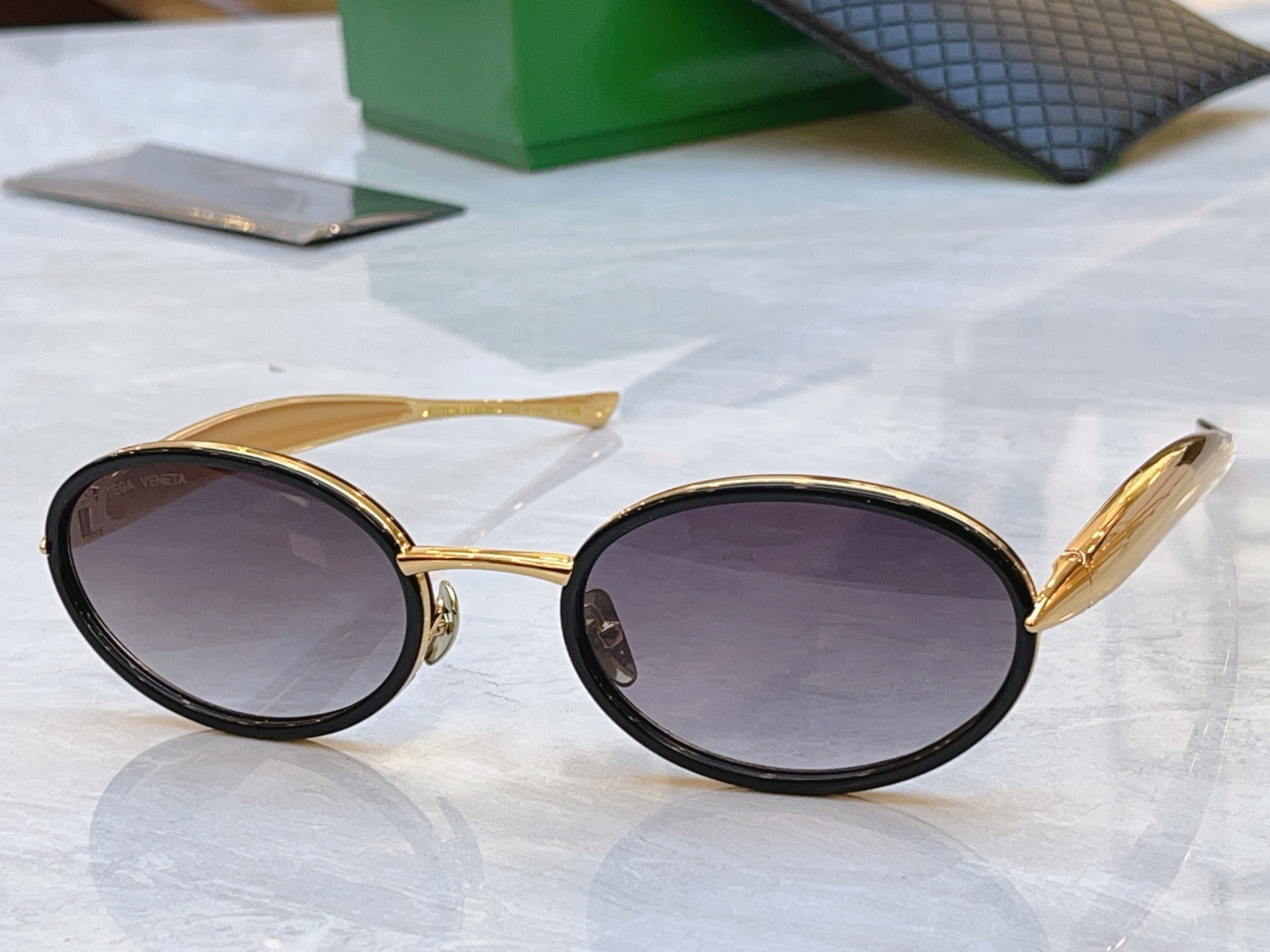 ，【BOTTEGA VENET*】宝缇*嘉新款太阳镜，MODEL：BV1386BS，SIZE：58口24-145