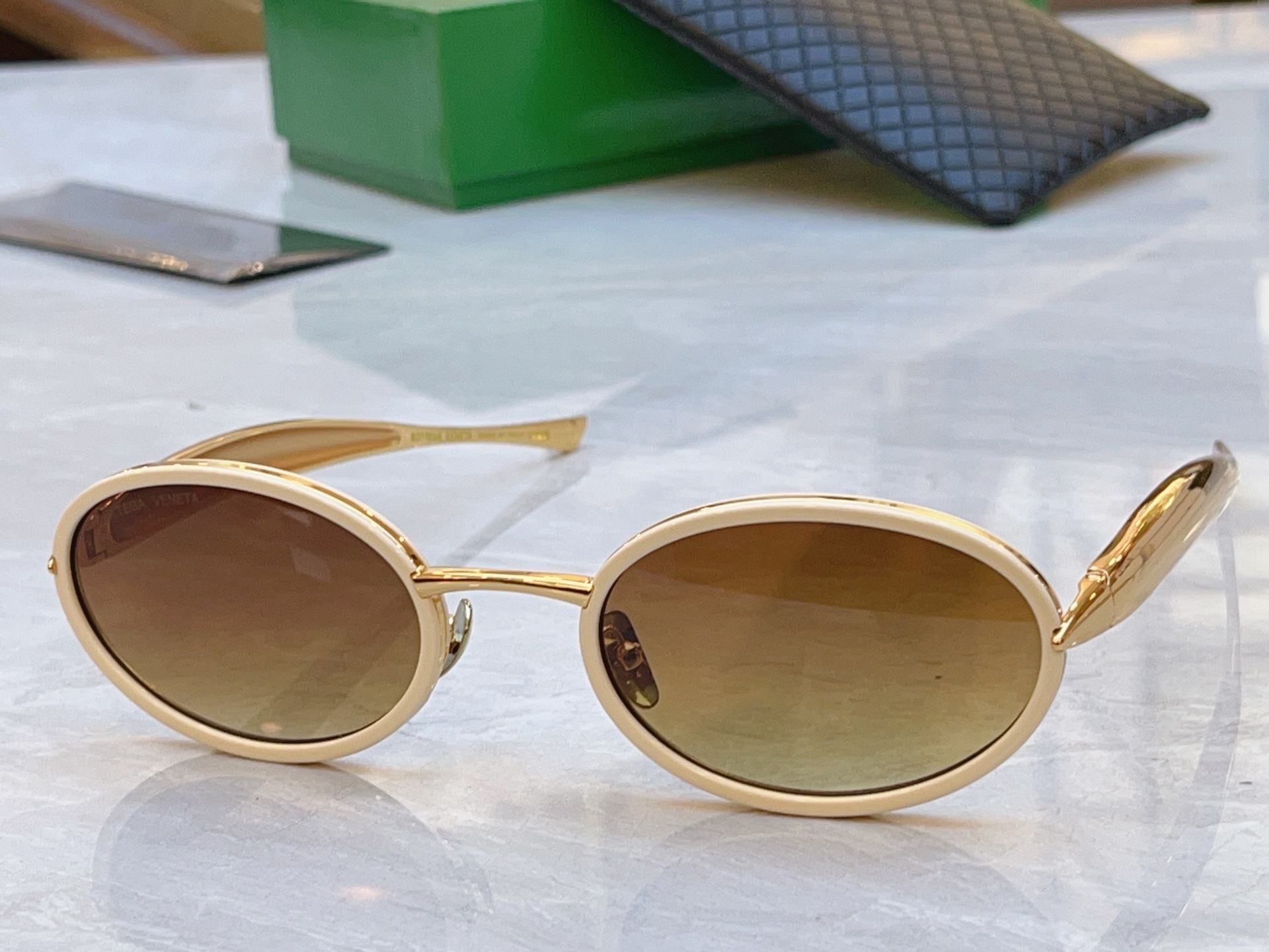 ，【BOTTEGA VENET*】宝缇*嘉新款太阳镜，MODEL：BV1386BS，SIZE：58口24-145