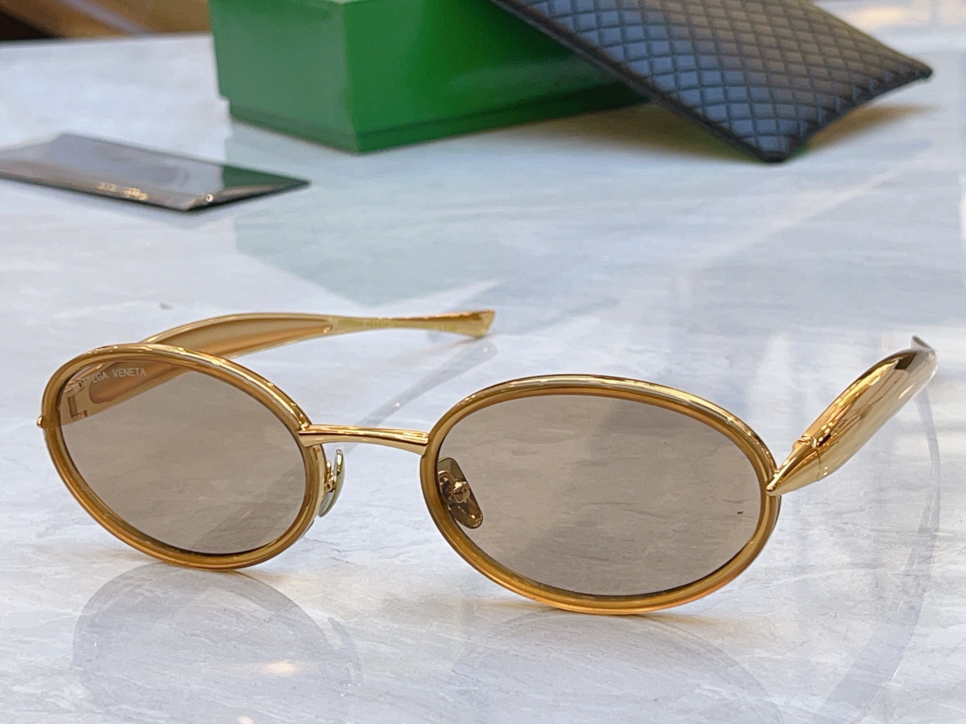 ，【BOTTEGA VENET*】宝缇*嘉新款太阳镜，MODEL：BV1386BS，SIZE：58口24-145