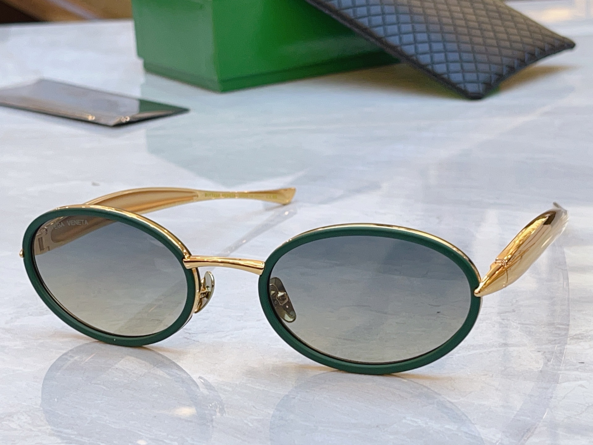 ，【BOTTEGA VENET*】宝缇*嘉新款太阳镜，MODEL：BV1386BS，SIZE：58口24-145