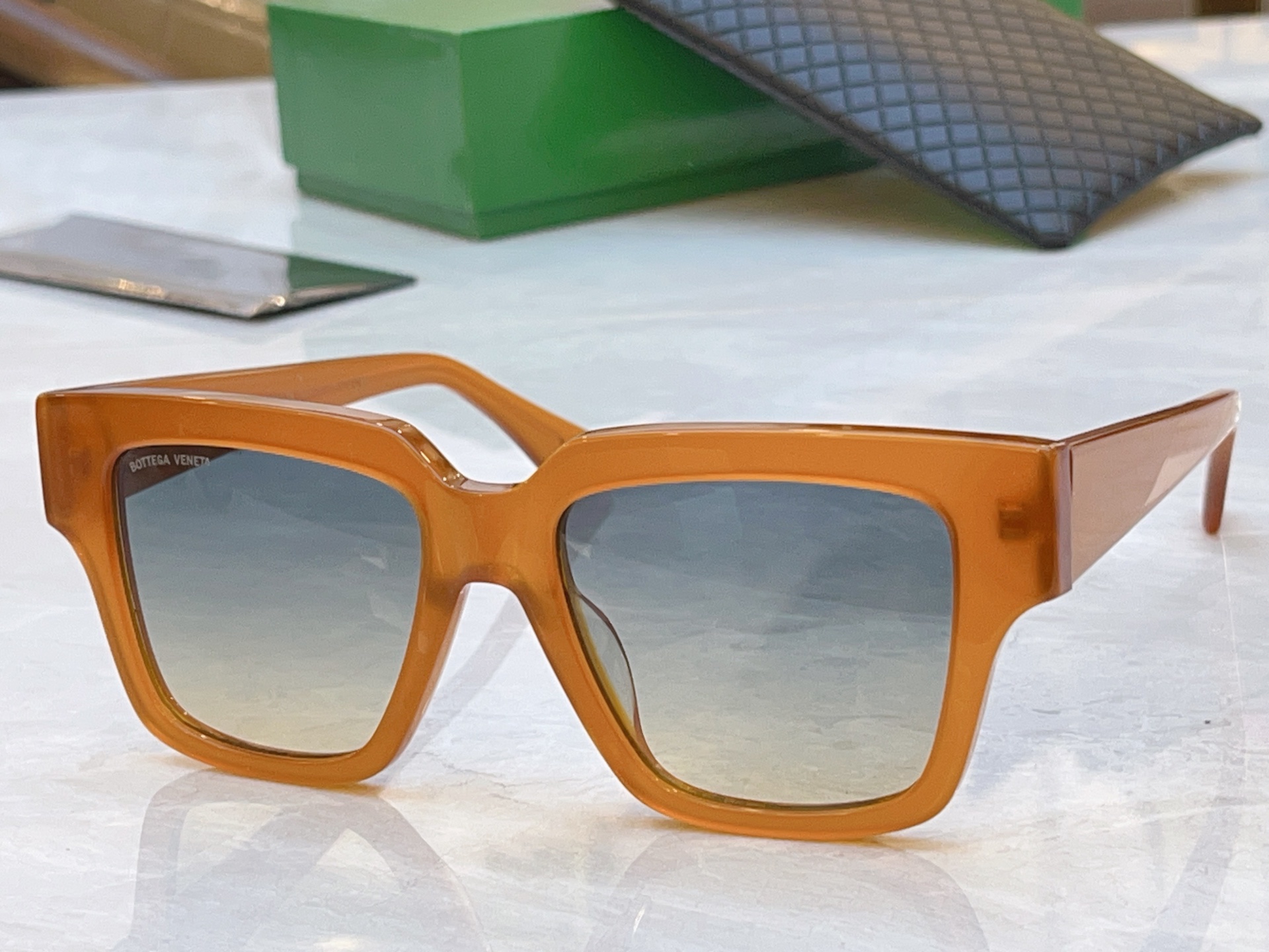 ，【BOTTEGA VENET*】宝缇*嘉新款太阳镜，MODEL：BV1276S，SIZE：52口18-140