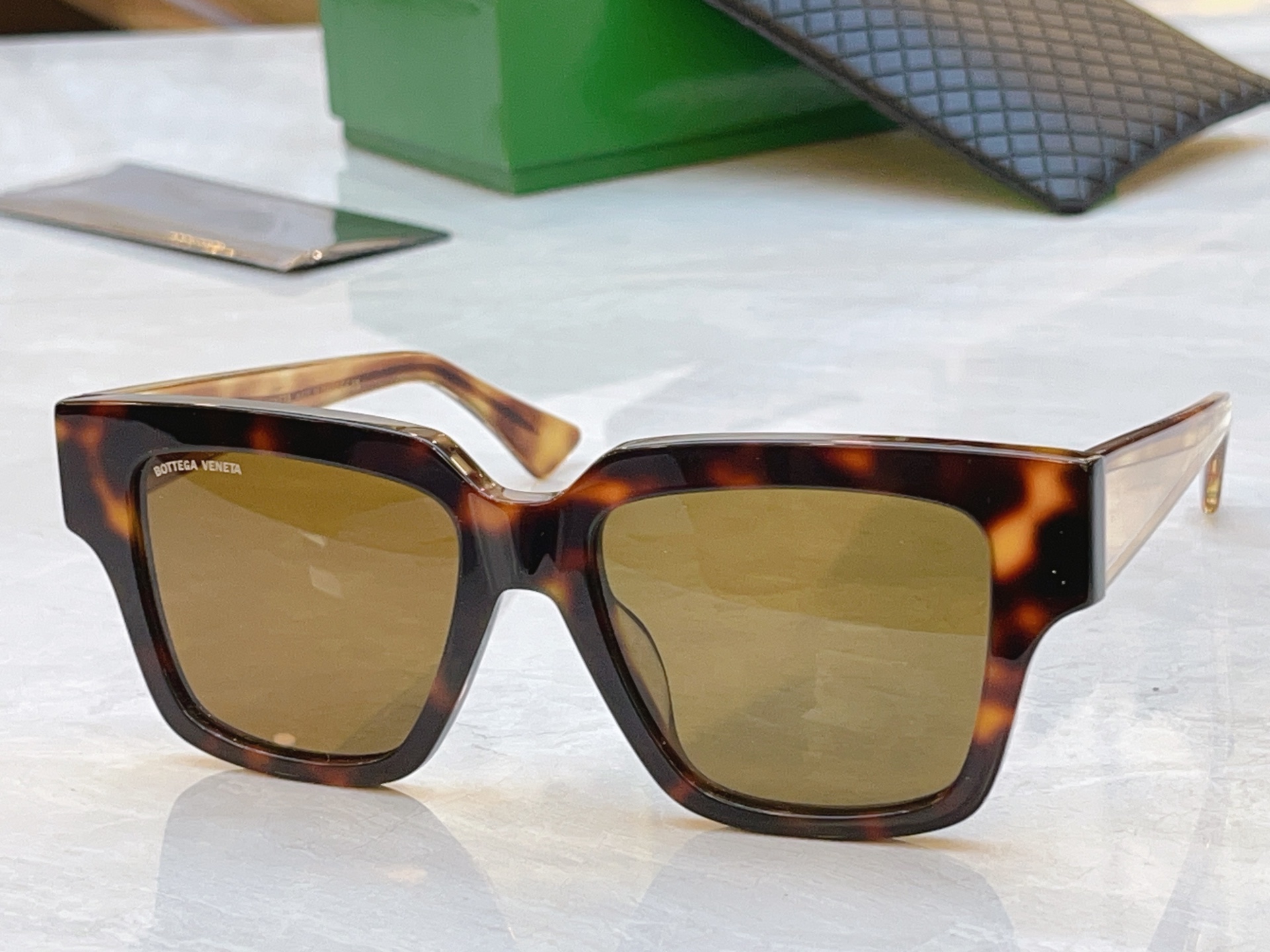 ，【BOTTEGA VENET*】宝缇*嘉新款太阳镜，MODEL：BV1276S，SIZE：52口18-140