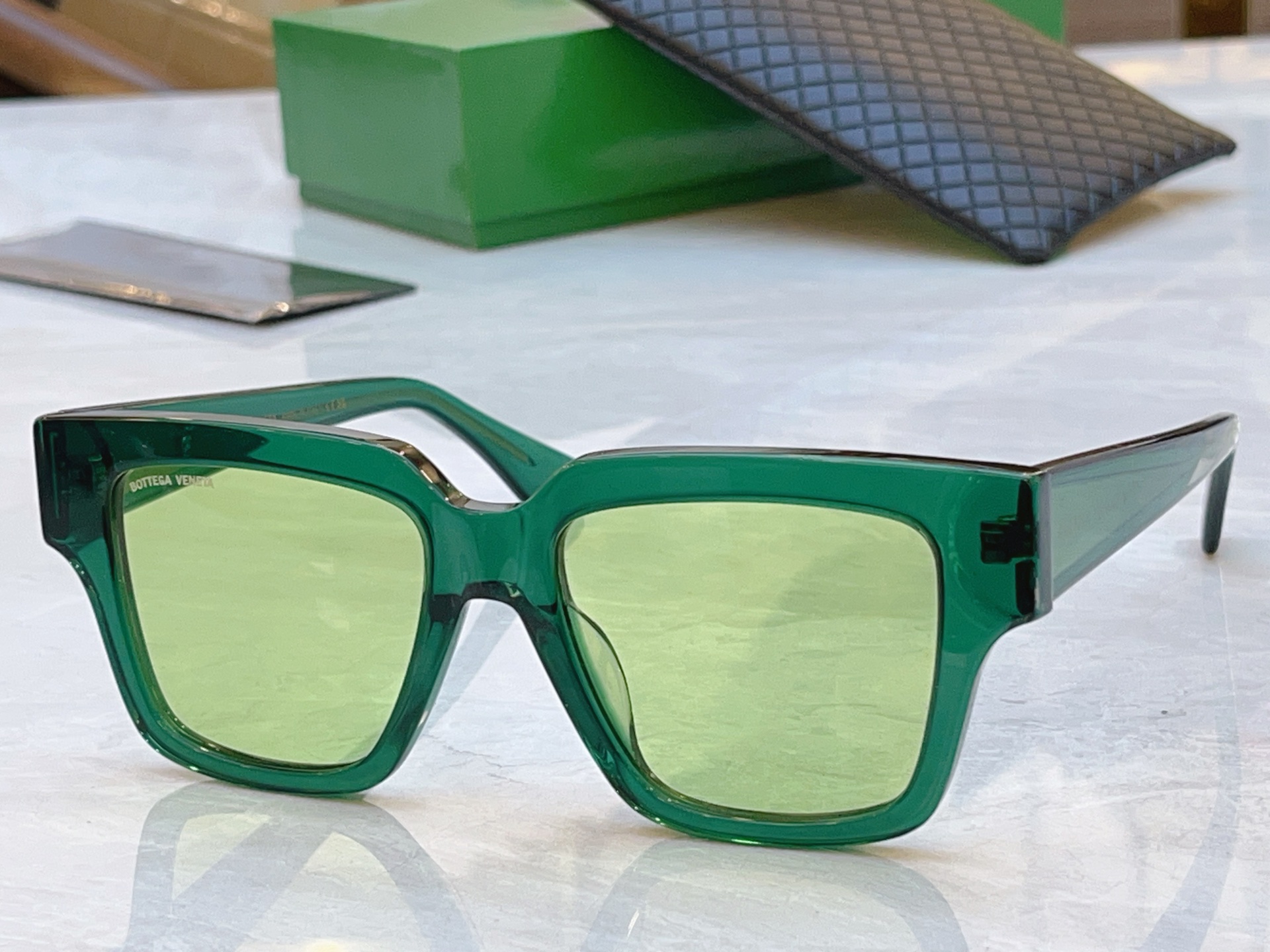 ，【BOTTEGA VENET*】宝缇*嘉新款太阳镜，MODEL：BV1276S，SIZE：52口18-140