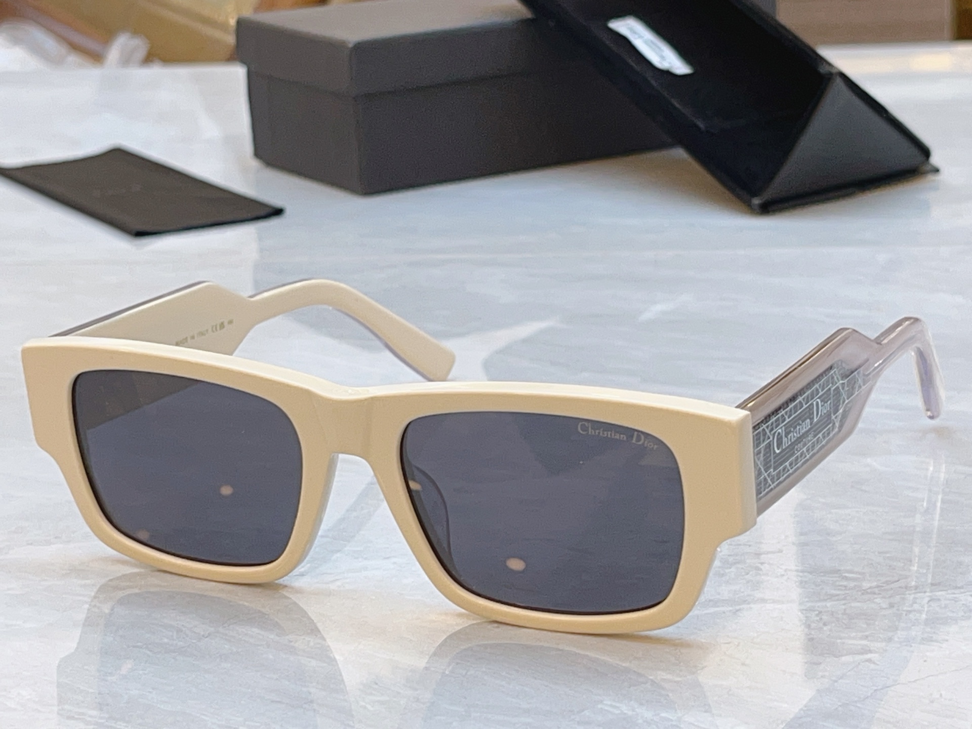 ，【DIO* 】迪*奥新款太阳镜， MODEL：Christian Dior Label S1I，SIZE：55口19-