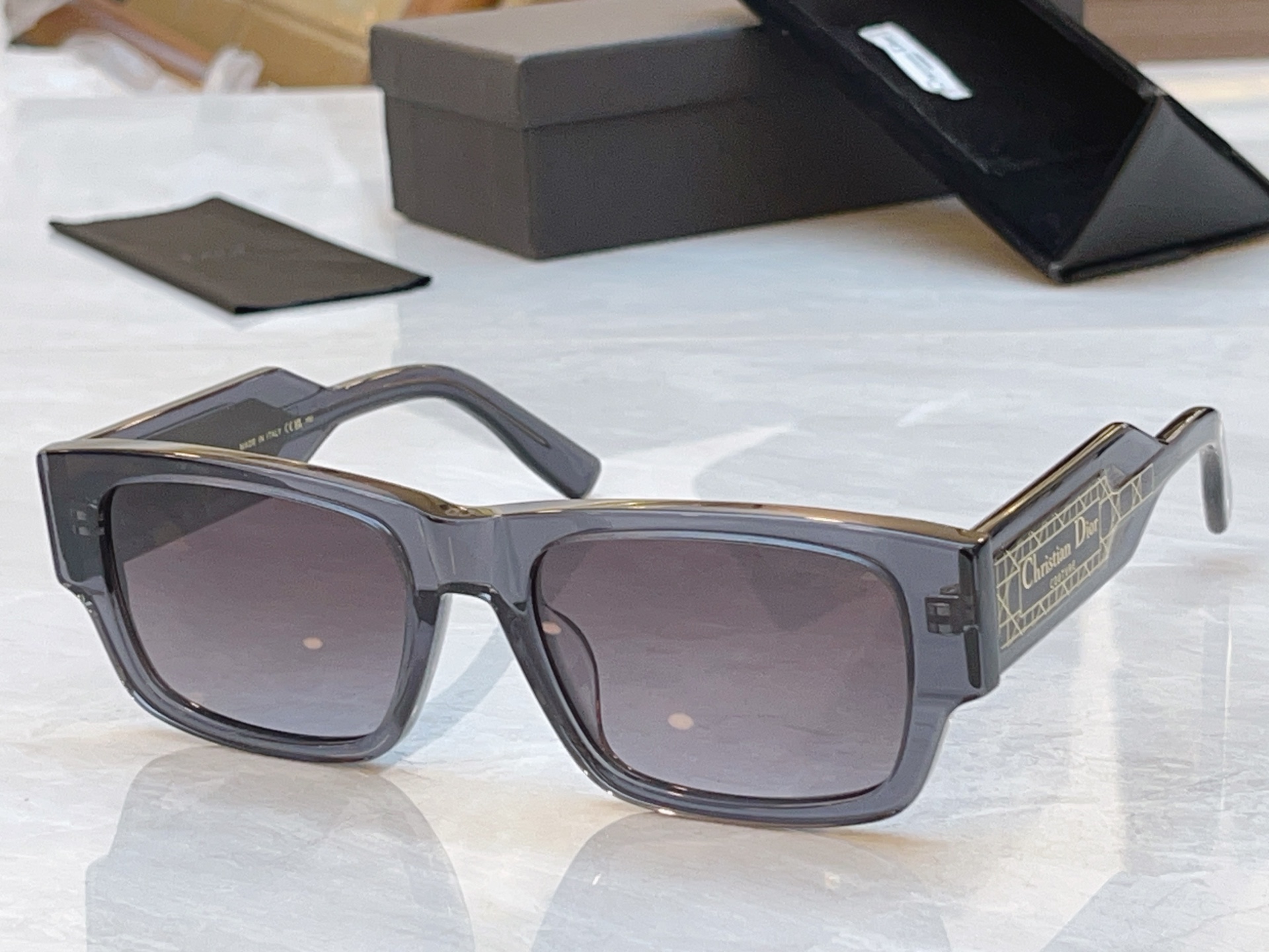 ，【DIO* 】迪*奥新款太阳镜， MODEL：Christian Dior Label S1I，SIZE：55口19-