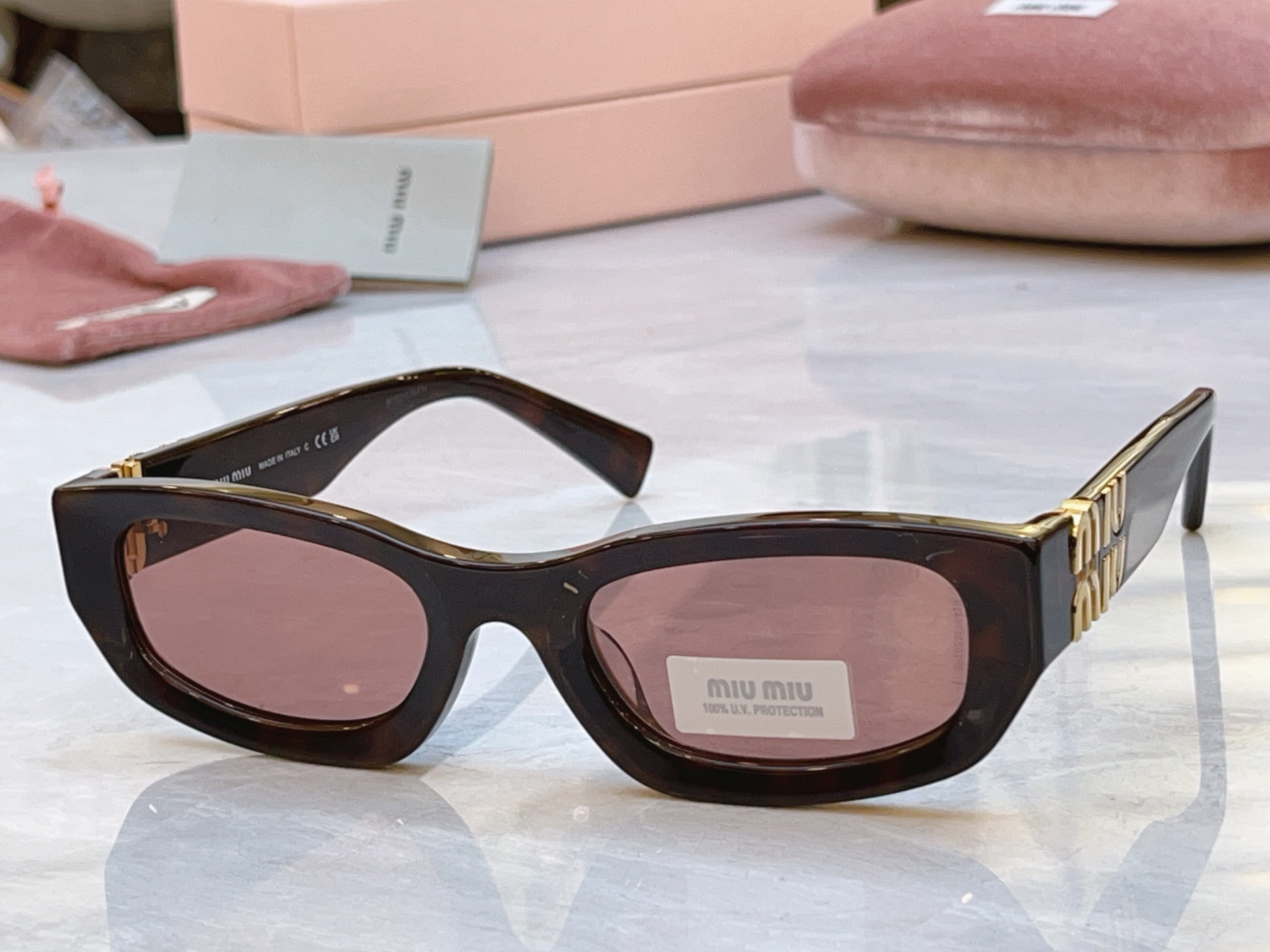 ，【MIUMI*】缪*缪新款太阳镜，Mod:SMU B04-F，SIZE:53口22-135