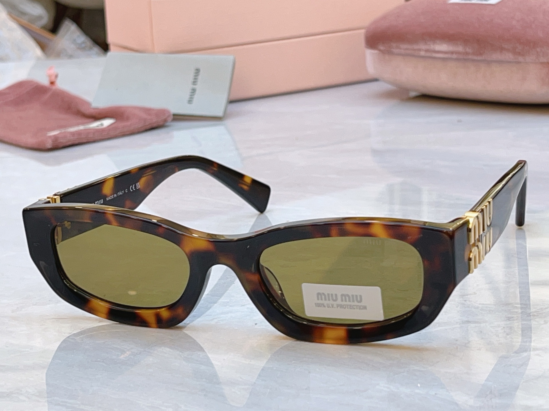 ，【MIUMI*】缪*缪新款太阳镜，Mod:SMU B04-F，SIZE:53口22-135