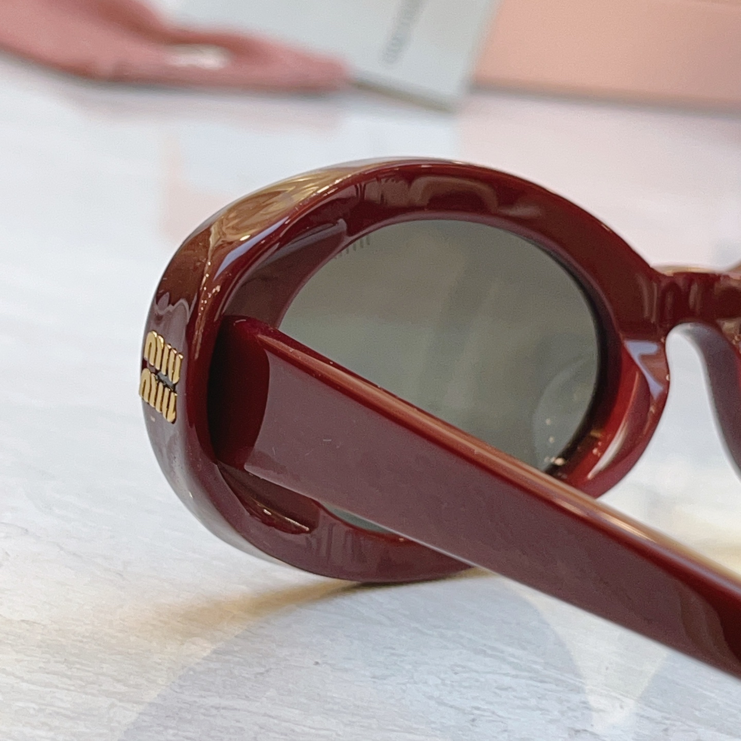 ，【MIUMI*】缪*缪新款太阳镜，Mod:SMU B09，SIZE:52口21-140
