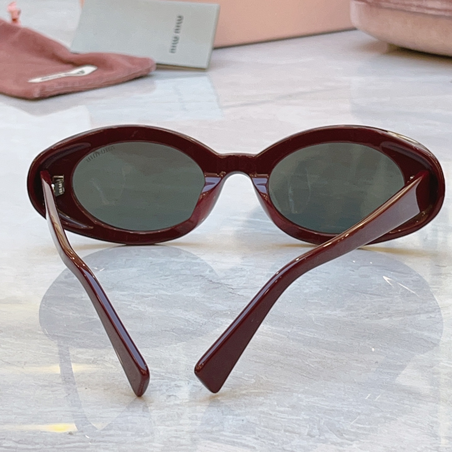 ，【MIUMI*】缪*缪新款太阳镜，Mod:SMU B09，SIZE:52口21-140