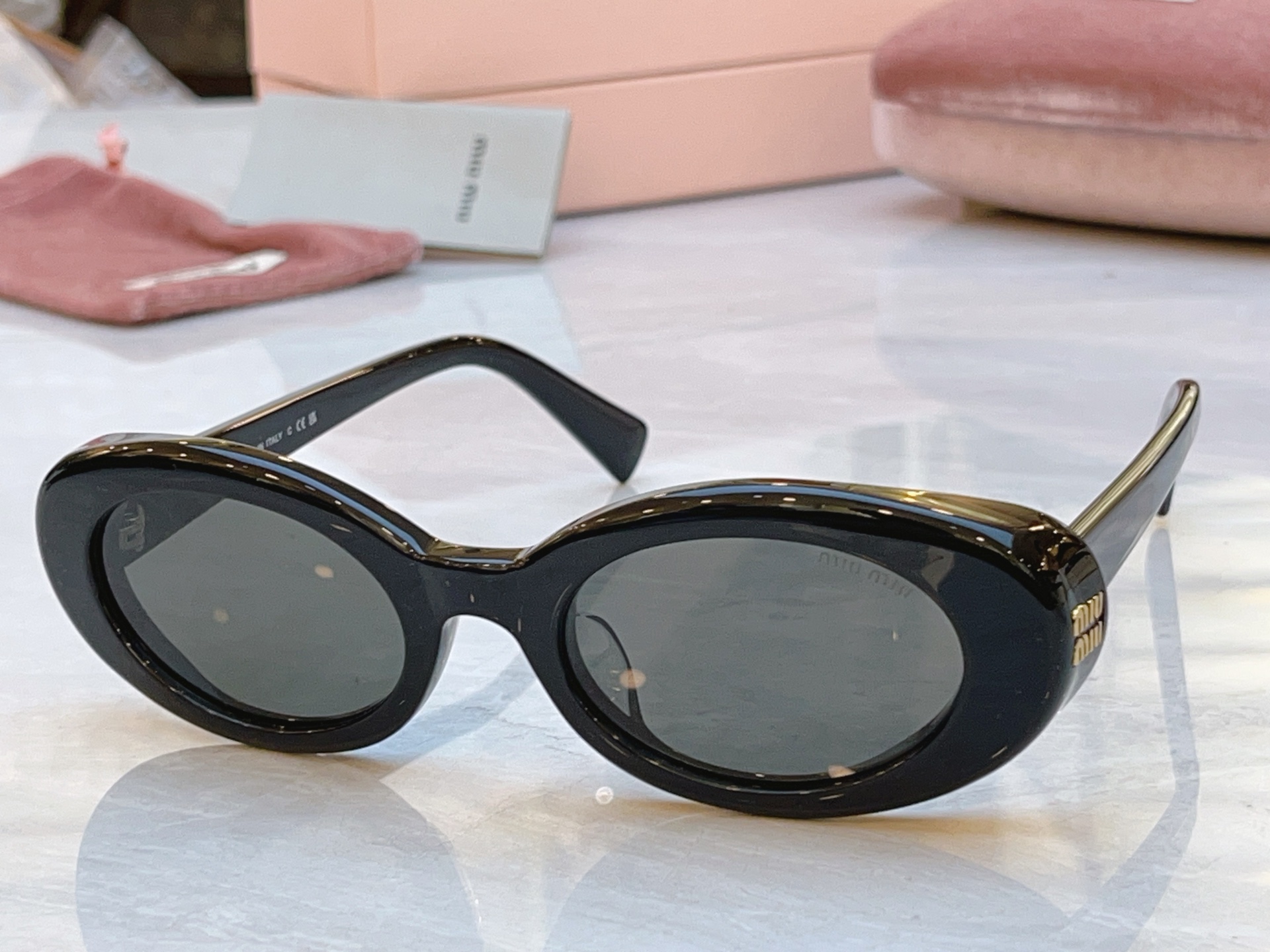 ，【MIUMI*】缪*缪新款太阳镜，Mod:SMU B09，SIZE:52口21-140