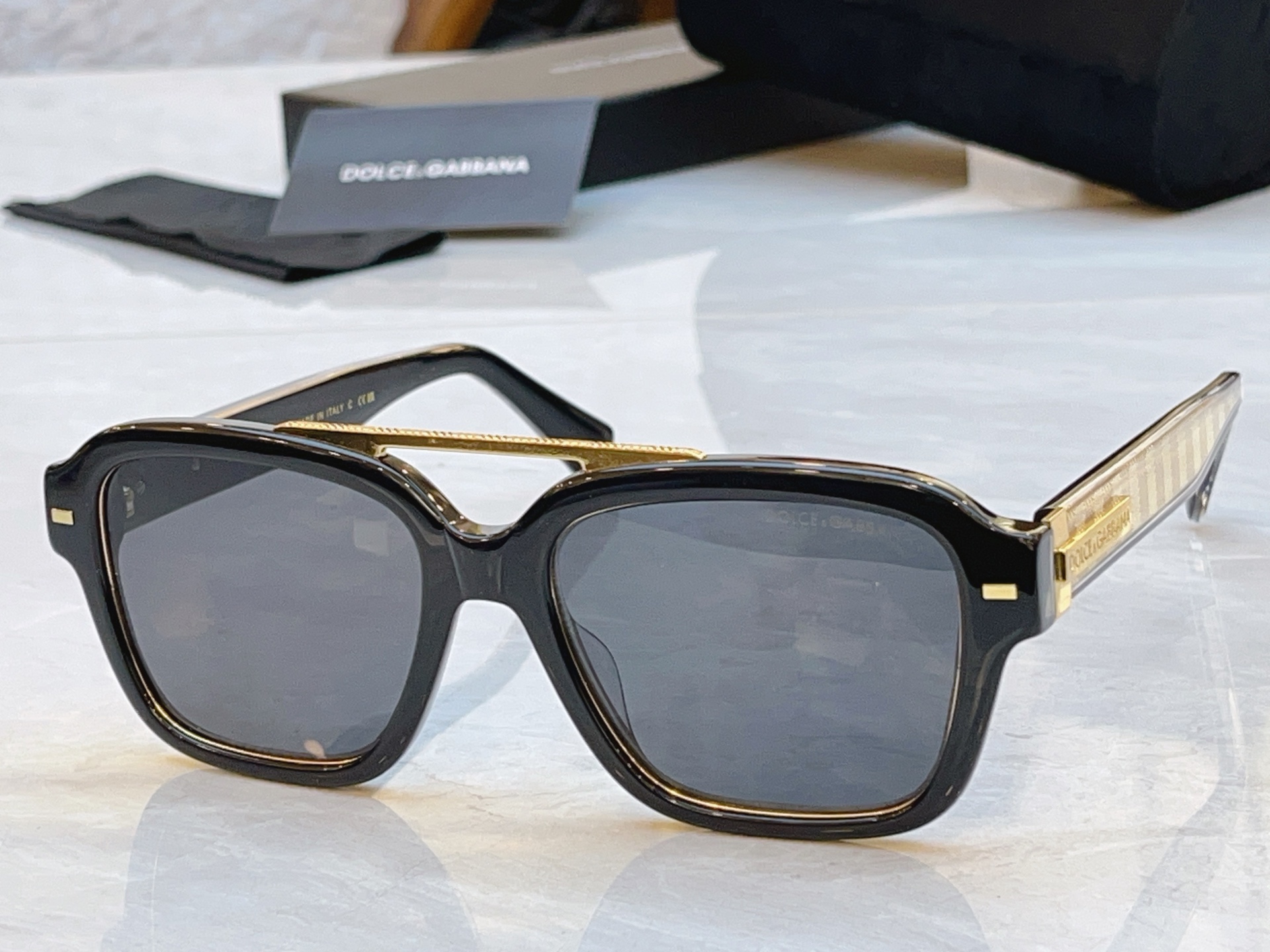 ，【DOLCE & GABBAN*】D*G新款太阳镜，MODEL：DG2214，SIZE：55口18-145