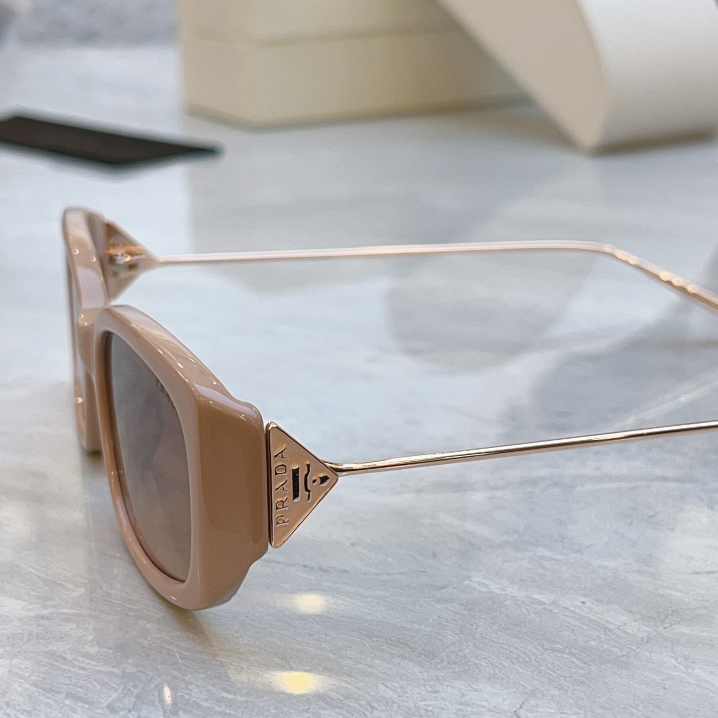 ，【PRAD*】普拉*达新款太阳镜🕶️，MODEL：PR D65S，SIZE：54口18-145