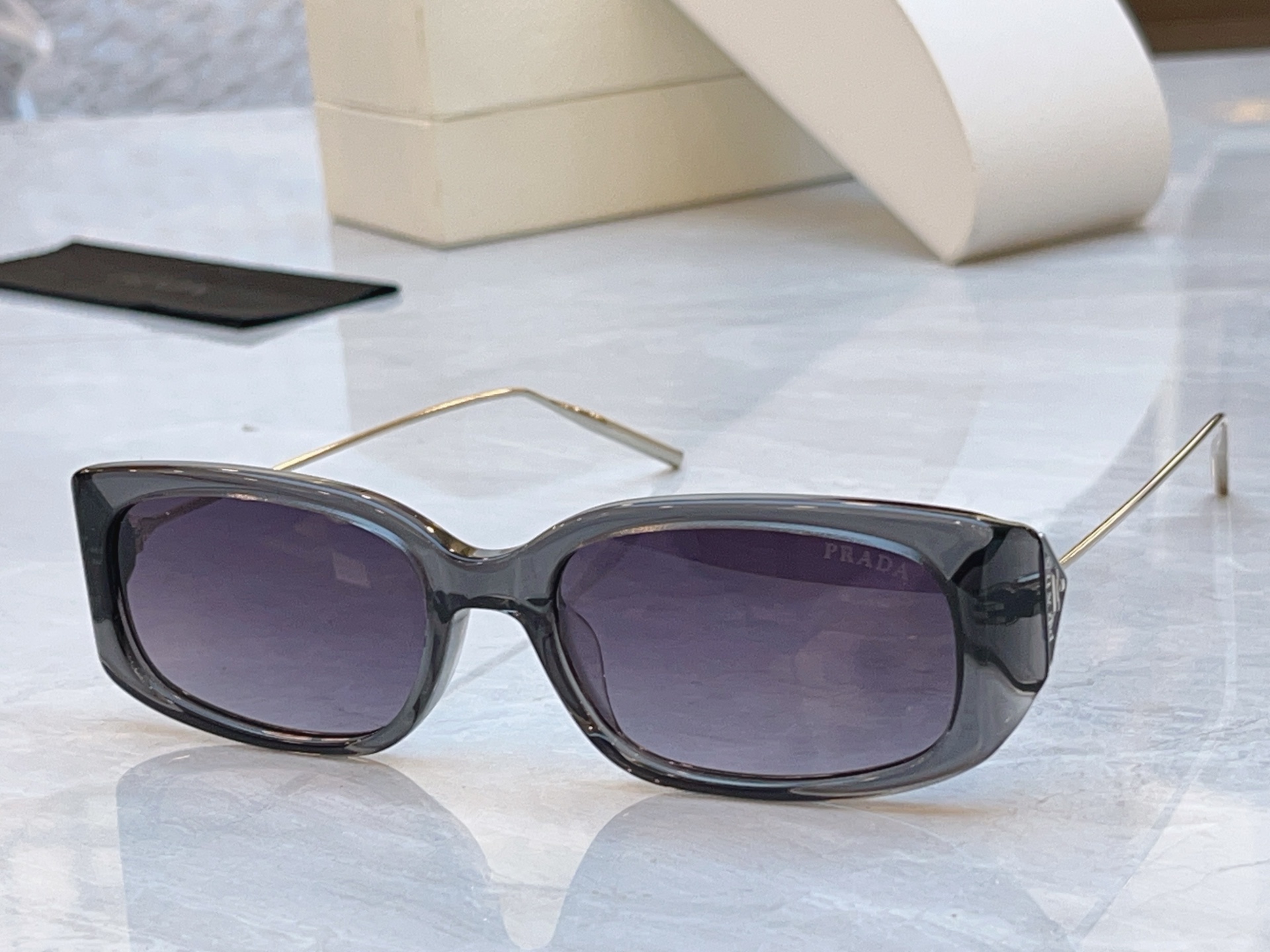，【PRAD*】普拉*达新款太阳镜🕶️，MODEL：PR D65S，SIZE：54口18-145