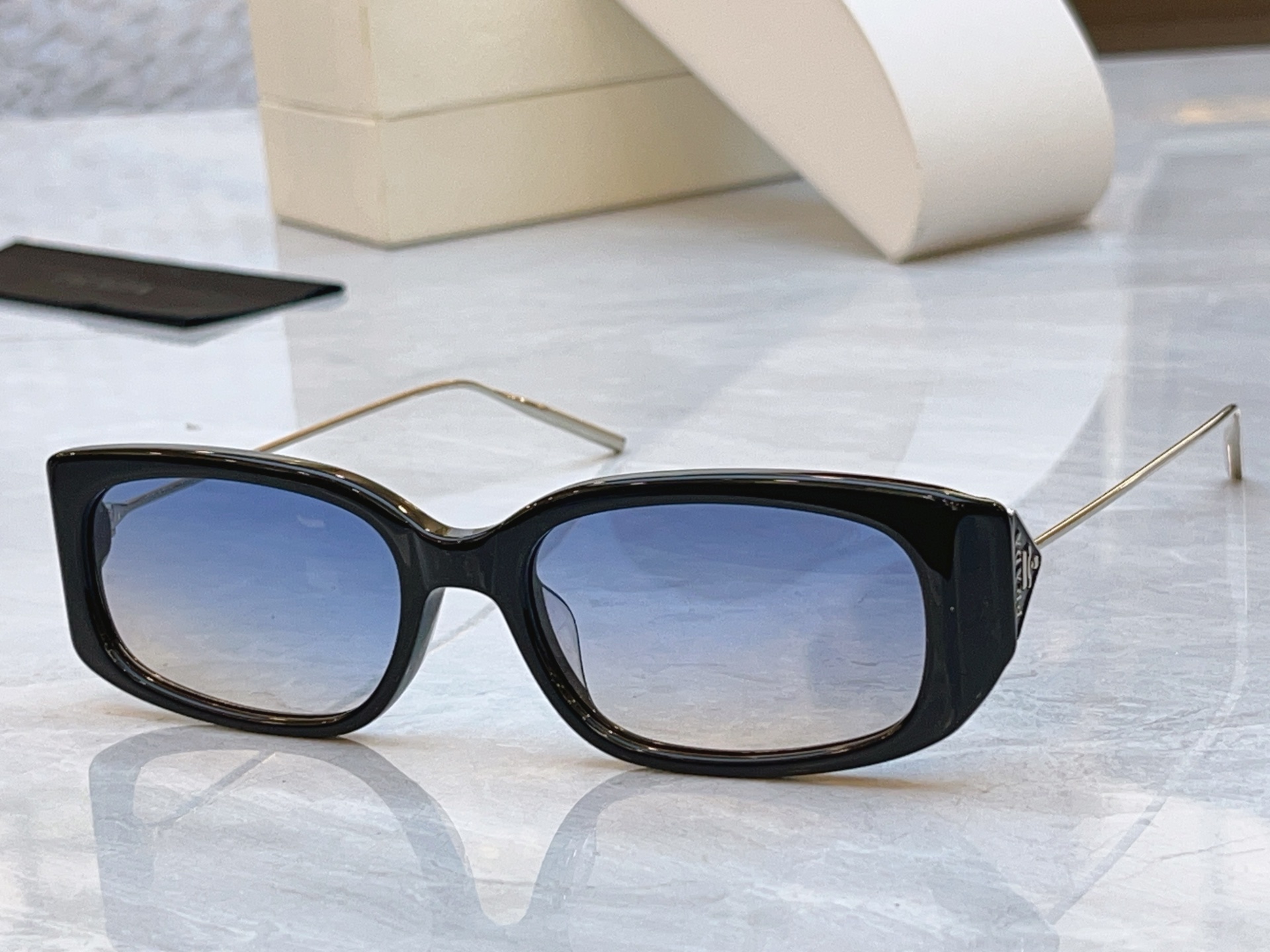 ，【PRAD*】普拉*达新款太阳镜🕶️，MODEL：PR D65S，SIZE：54口18-145