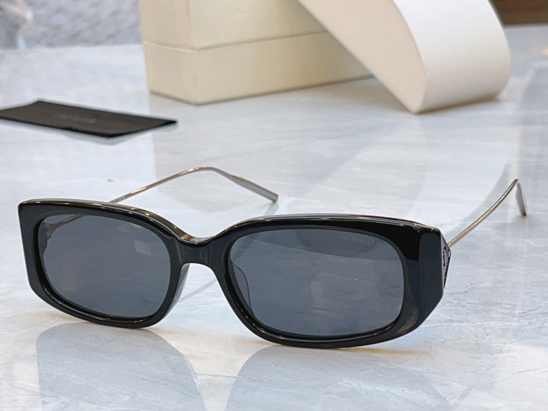 ，【PRAD*】普拉*达新款太阳镜🕶️，MODEL：PR D65S，SIZE：54口18-145