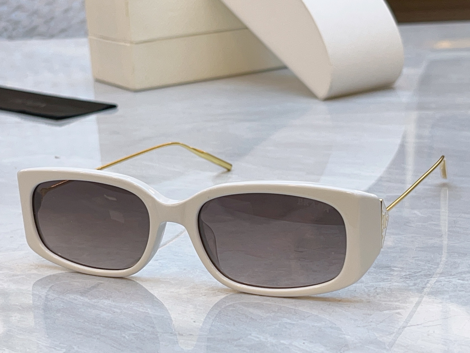 ，【PRAD*】普拉*达新款太阳镜🕶️，MODEL：PR D65S，SIZE：54口18-145