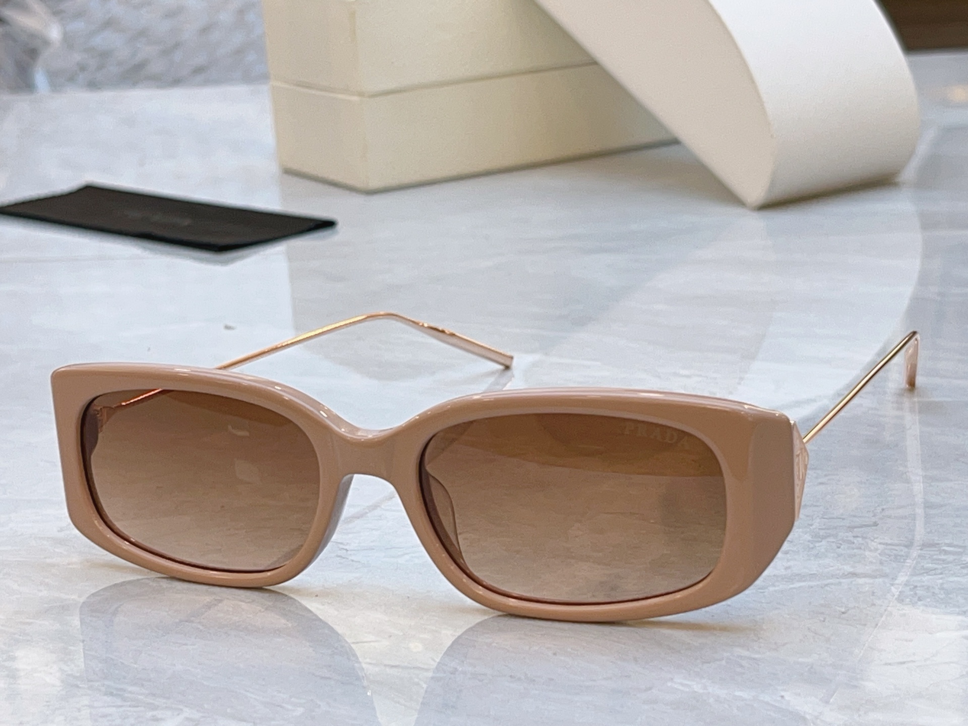 ，【PRAD*】普拉*达新款太阳镜🕶️，MODEL：PR D65S，SIZE：54口18-145