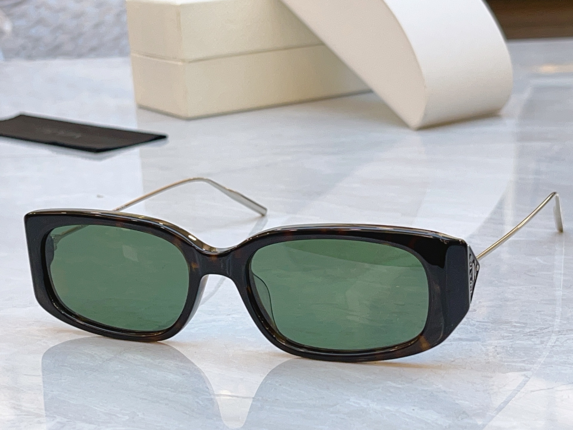 ，【PRAD*】普拉*达新款太阳镜🕶️，MODEL：PR D65S，SIZE：54口18-145