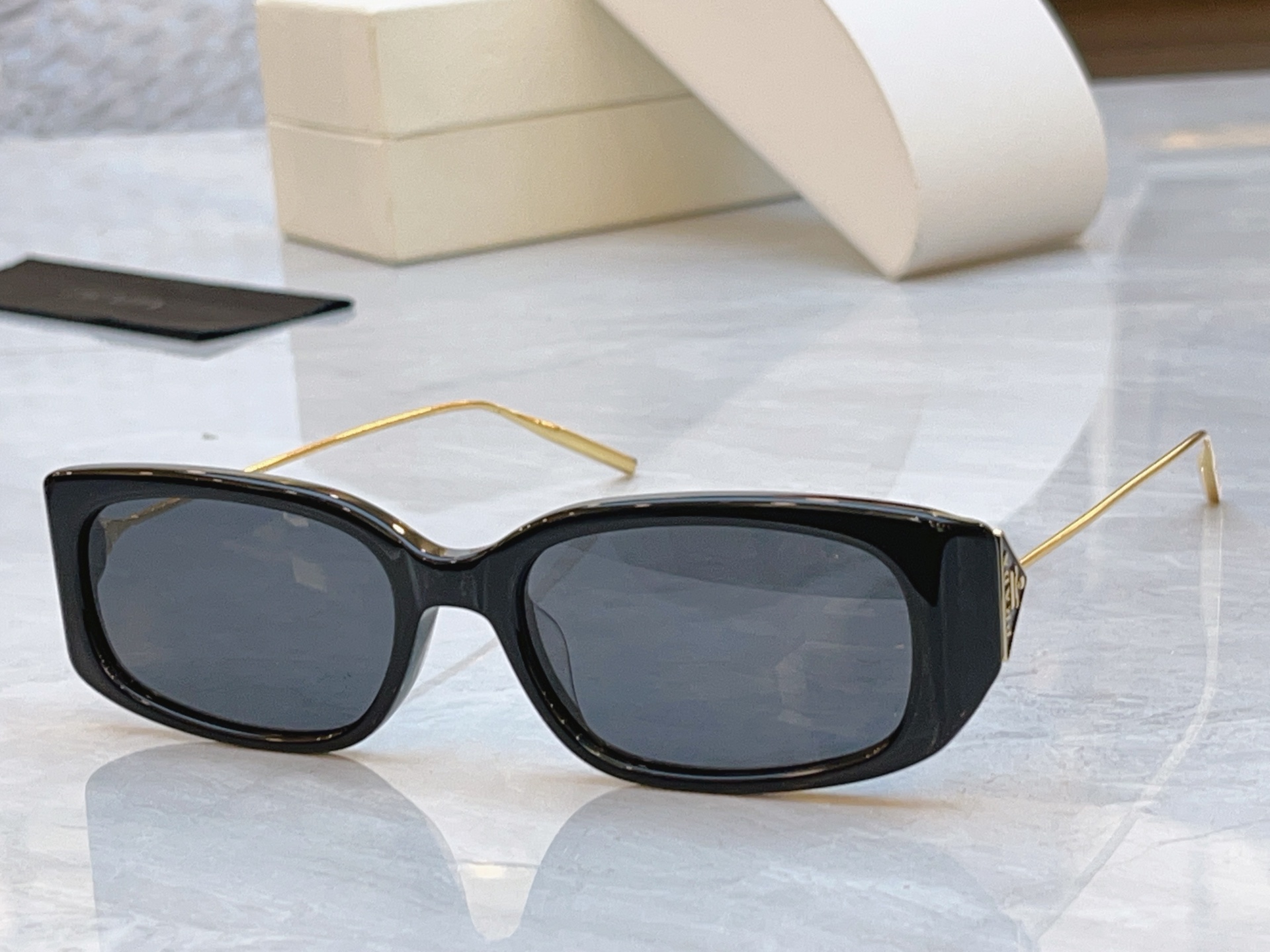 ，【PRAD*】普拉*达新款太阳镜🕶️，MODEL：PR D65S，SIZE：54口18-145