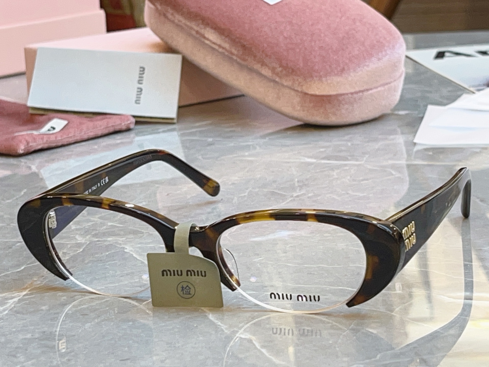 ，【MIUMI*】缪*缪新款太阳镜 高版本✨，Mod:MU C05-U，SIZE:52口19-135