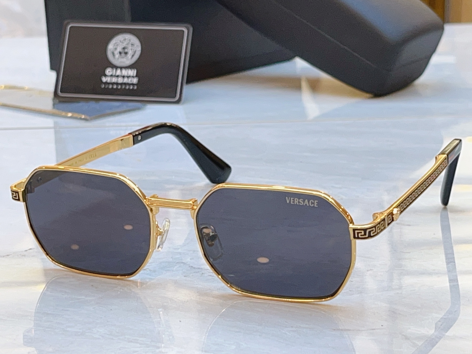 ，【VERSAC*】范思*哲新款太阳镜， MODEL：VE 2186，SIZE：57口17-145